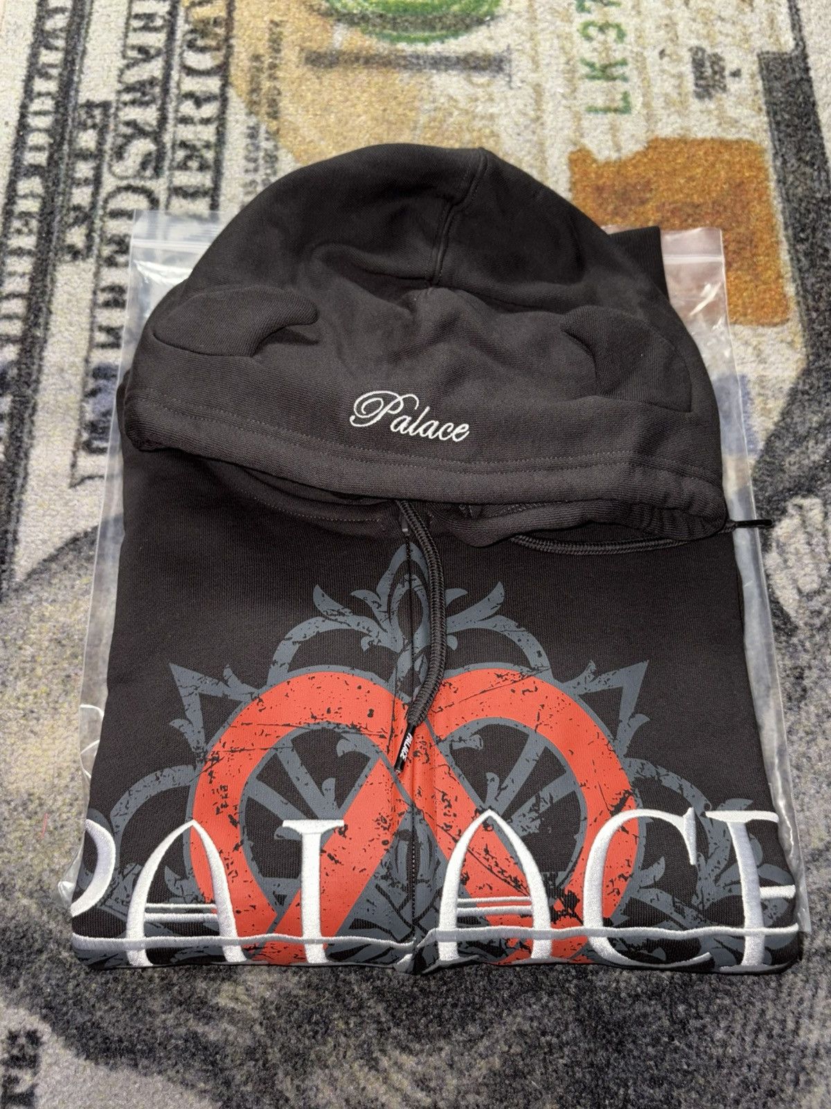 XLサイズ PALACE x HIM Tri Gram Hood フーディ Buy Palace Skateboards x HIM Tri Gram Hoodie