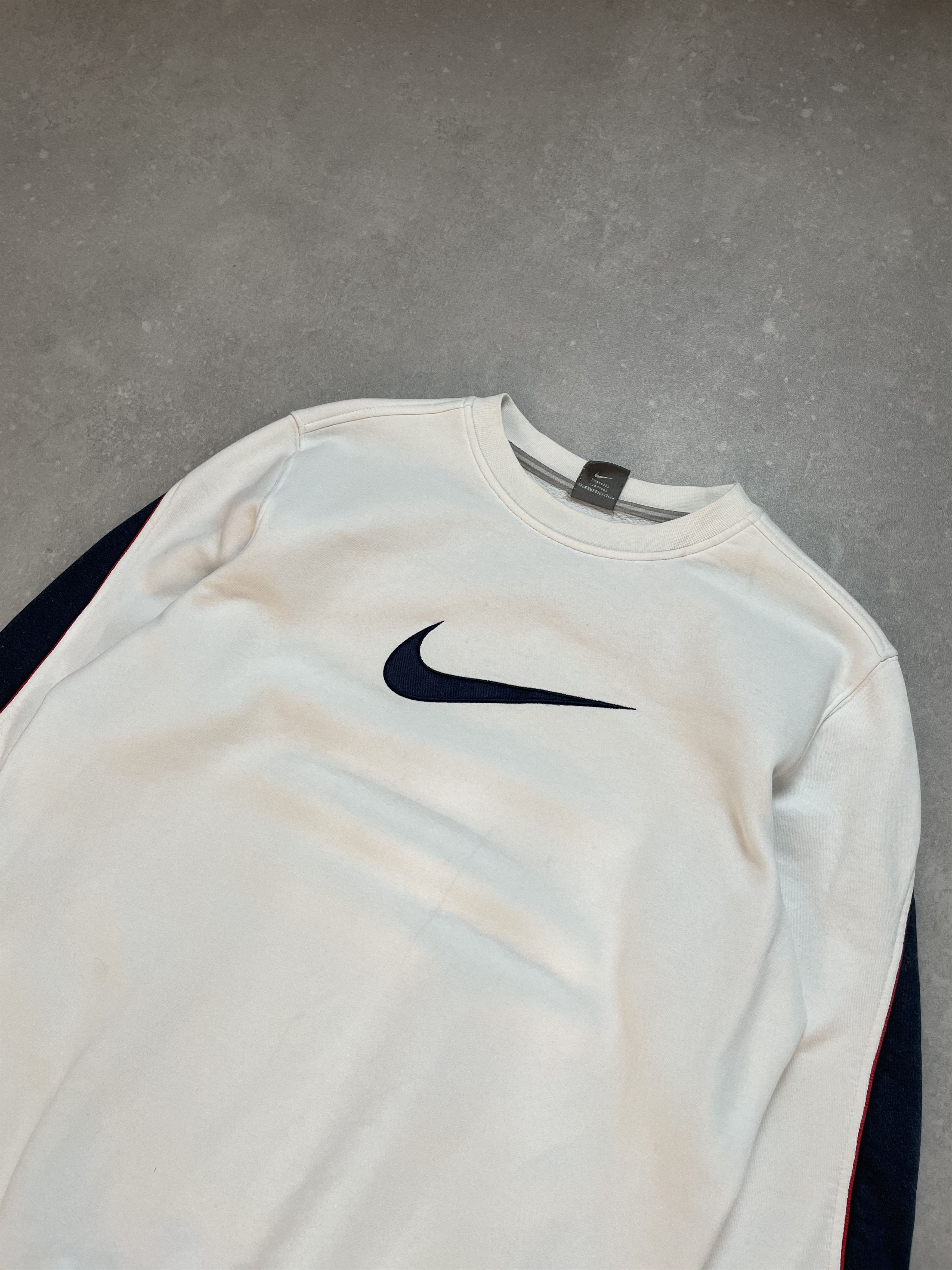 Nike Nike Vintage Sweatshirt / Streetwear Style Size US M / EU 48-50 / 2 - 4 Thumbnail