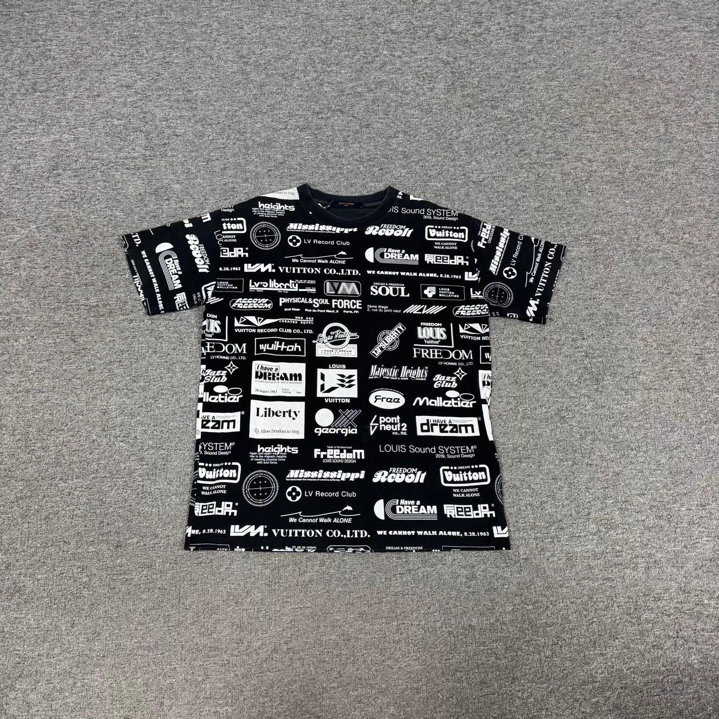 Louis Vuitton LV Billboard All Over Print Classic S T-shirt 99New Size US S / EU 44-46 / 1 - 1 Thumbnail