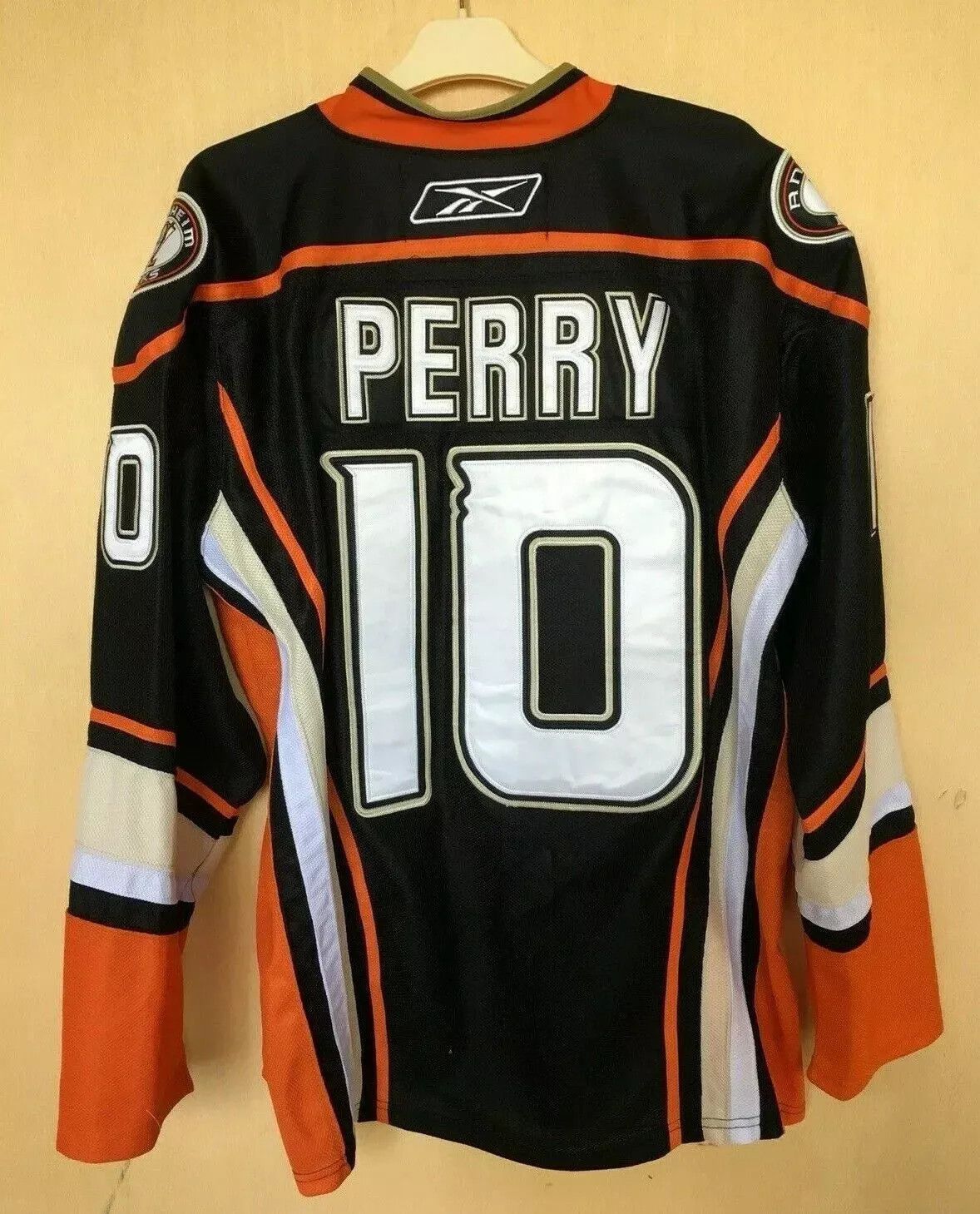 Reebok VINTAGE ANAHEIM DUCKS CCM COREY PERRY NHL ICE HOCKEY SHIRT Size US L / EU 52-54 / 3 - 1 Thumbnail