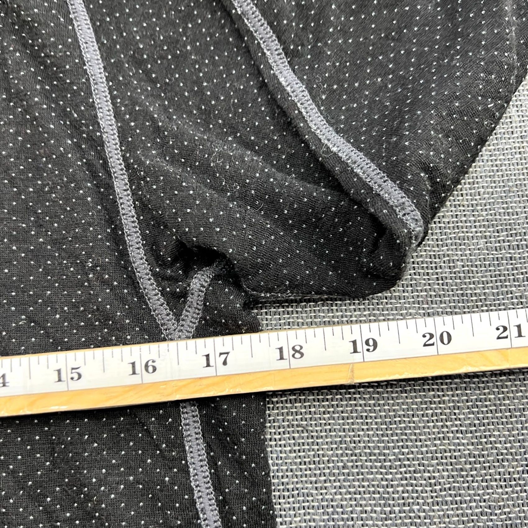 Vintage Devold Base Layer Shirt Mens XL Black Merino Wool Outdoor Hiking Thermo Cool Shirt Stone? Size US XL / EU 56 / 4 - 8 Thumbnail