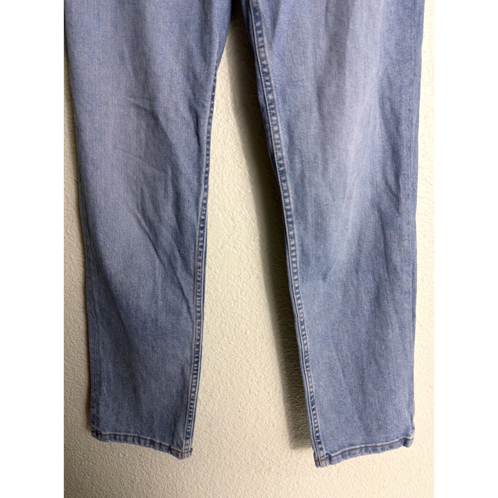 Everlane **Everlane Women's Light Wash Size 25 Straight Jeans** User: Everlane Women's Light Wash Size 25 Straight Jeans Size 42" / US 20 - 2 Thumbnail