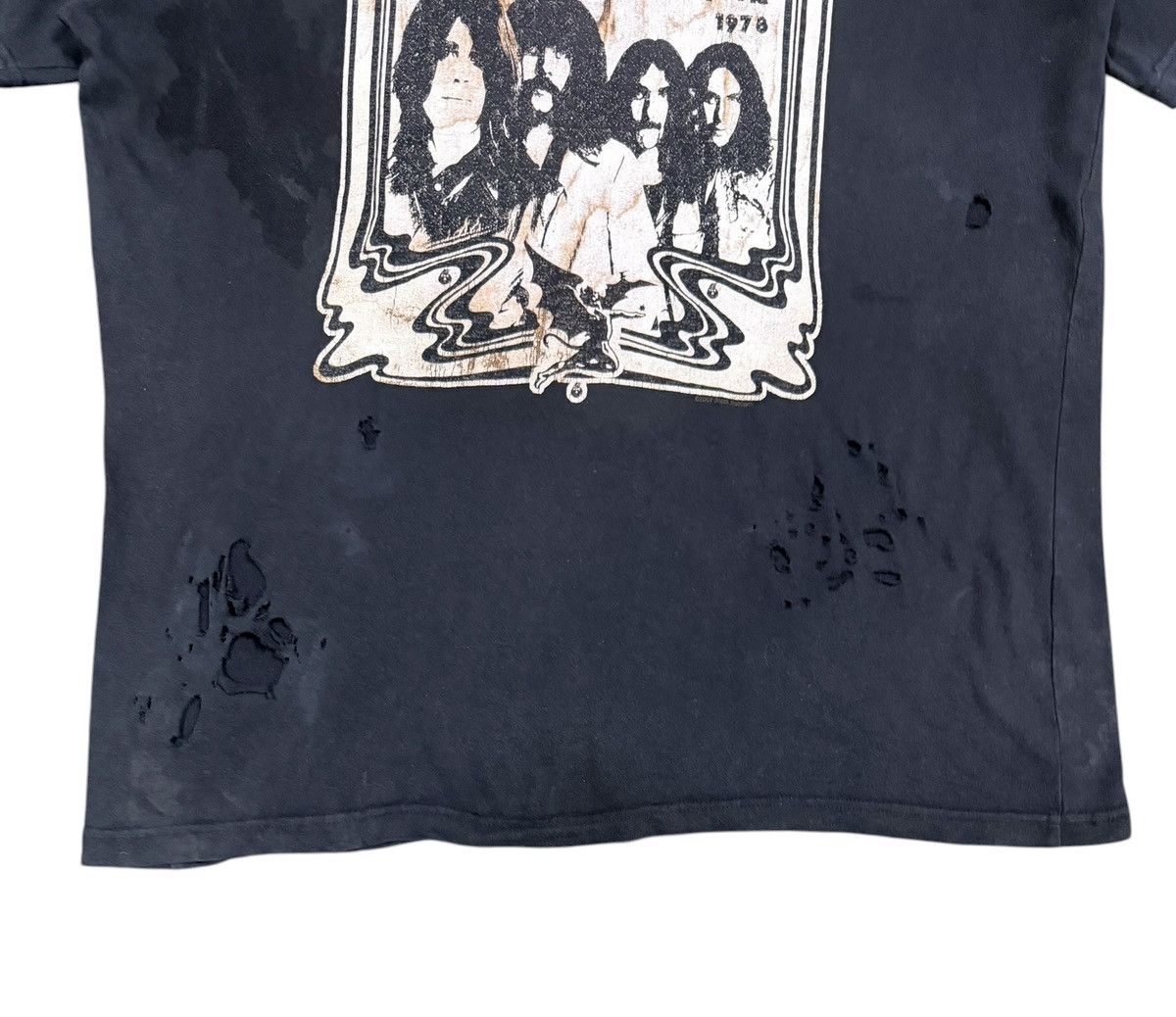 Black Sabbath Vtg🔥Y2k 2007 Black Sabath Ripped Disteressed Band Tee Size US L / EU 52-54 / 3 - 4 Thumbnail