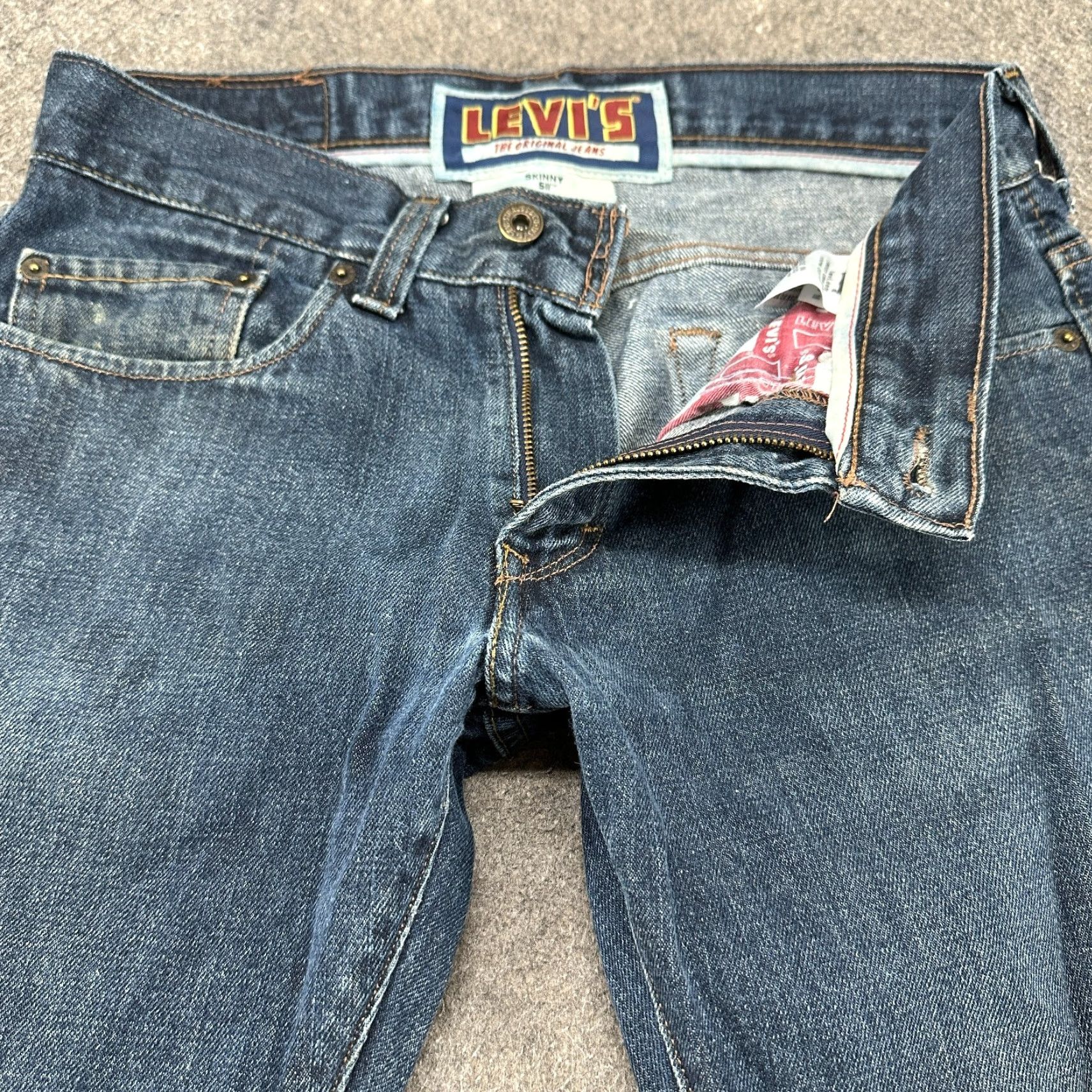Levi's Levi's 511 Jeans Slim Straight Blue Denim 31x30 Men's Jeans Slim Fit Dark Wash 5-Pocket Cotton Cotton Logo Zipper Button Vintage? No (but keep). Size US 31 - 2 Thumbnail
