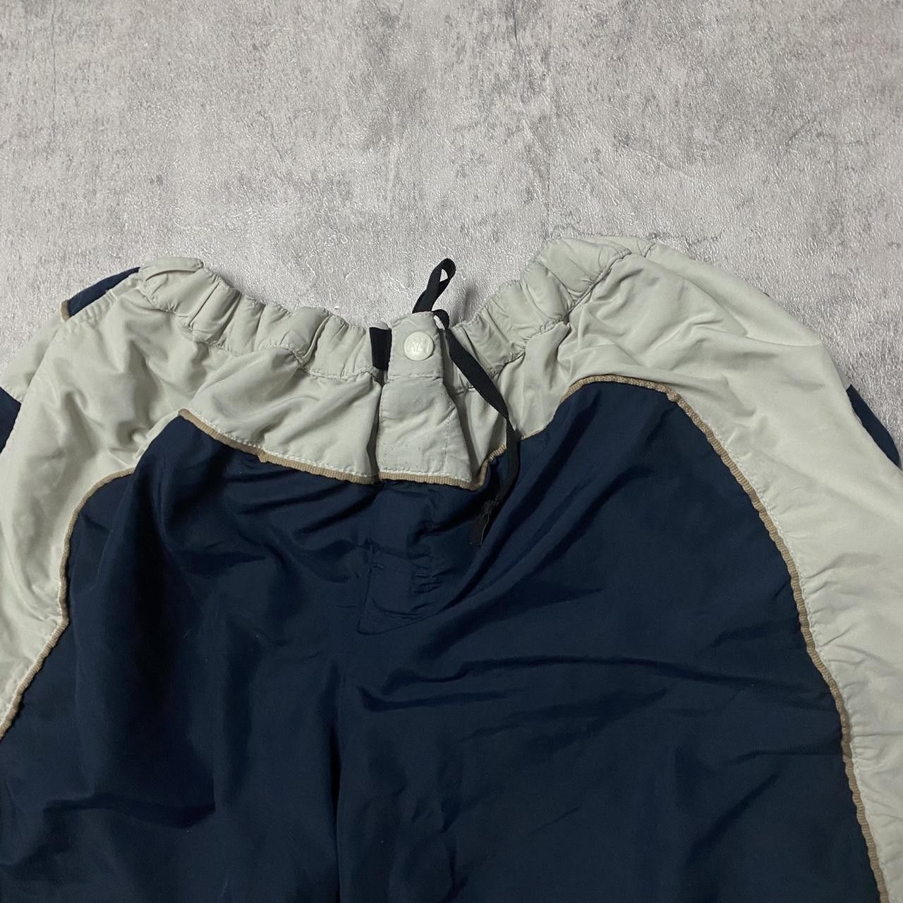 Helly Hansen Navy and cream Helly Hansen shorts #outdoor Size US 38 / EU 54 - 2 Thumbnail