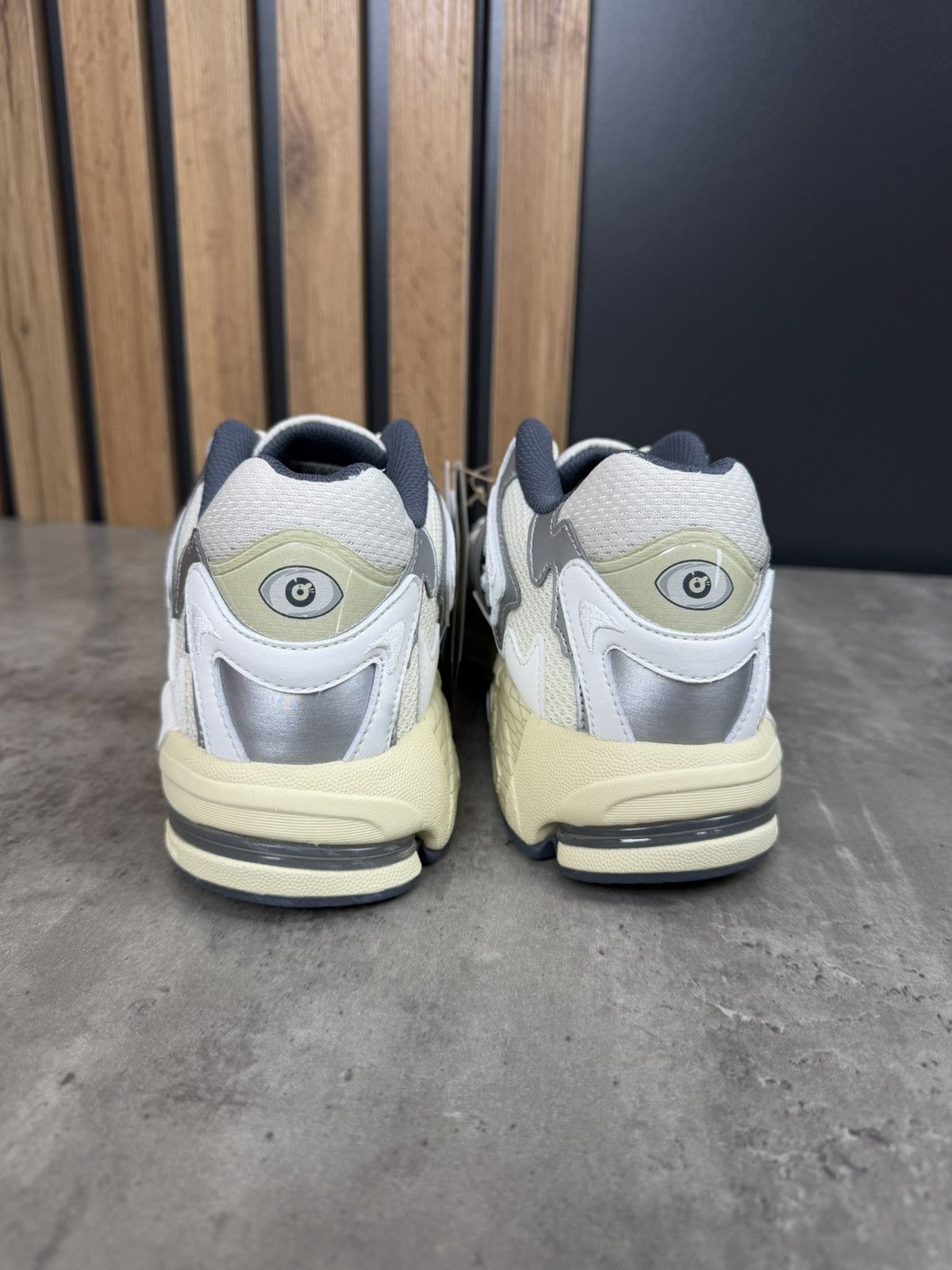 Adidas Bad Bunny x Adidas Responce CL White Size US 7 Size US 7 / EU 40 - 4 Thumbnail