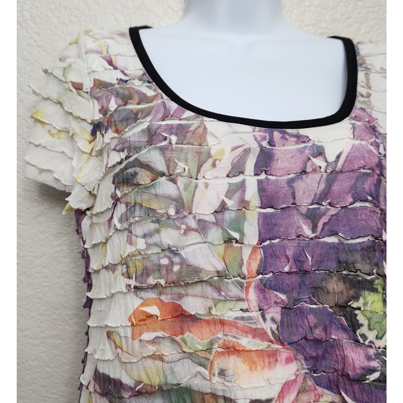 Other Lavish Cream Purple Ruffled Floral Print Top Large Stretch Size L / US 10 / IT 46 - 2 Thumbnail
