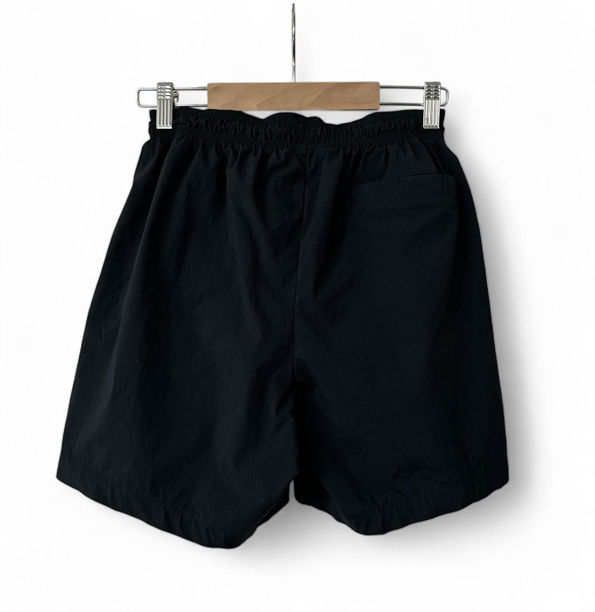 Nike Liverpool Nike Logo Zip Pockets Team Shorts Men's Size S Size US 30 / EU 46 - 2 Thumbnail
