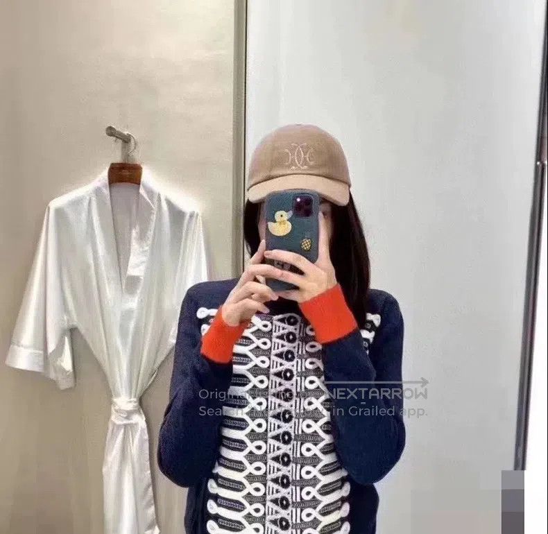 Hermes Hermes Navy Blue Embossed Button Sweater Size XS / US 0-2 / IT 36-38 - 4 Thumbnail