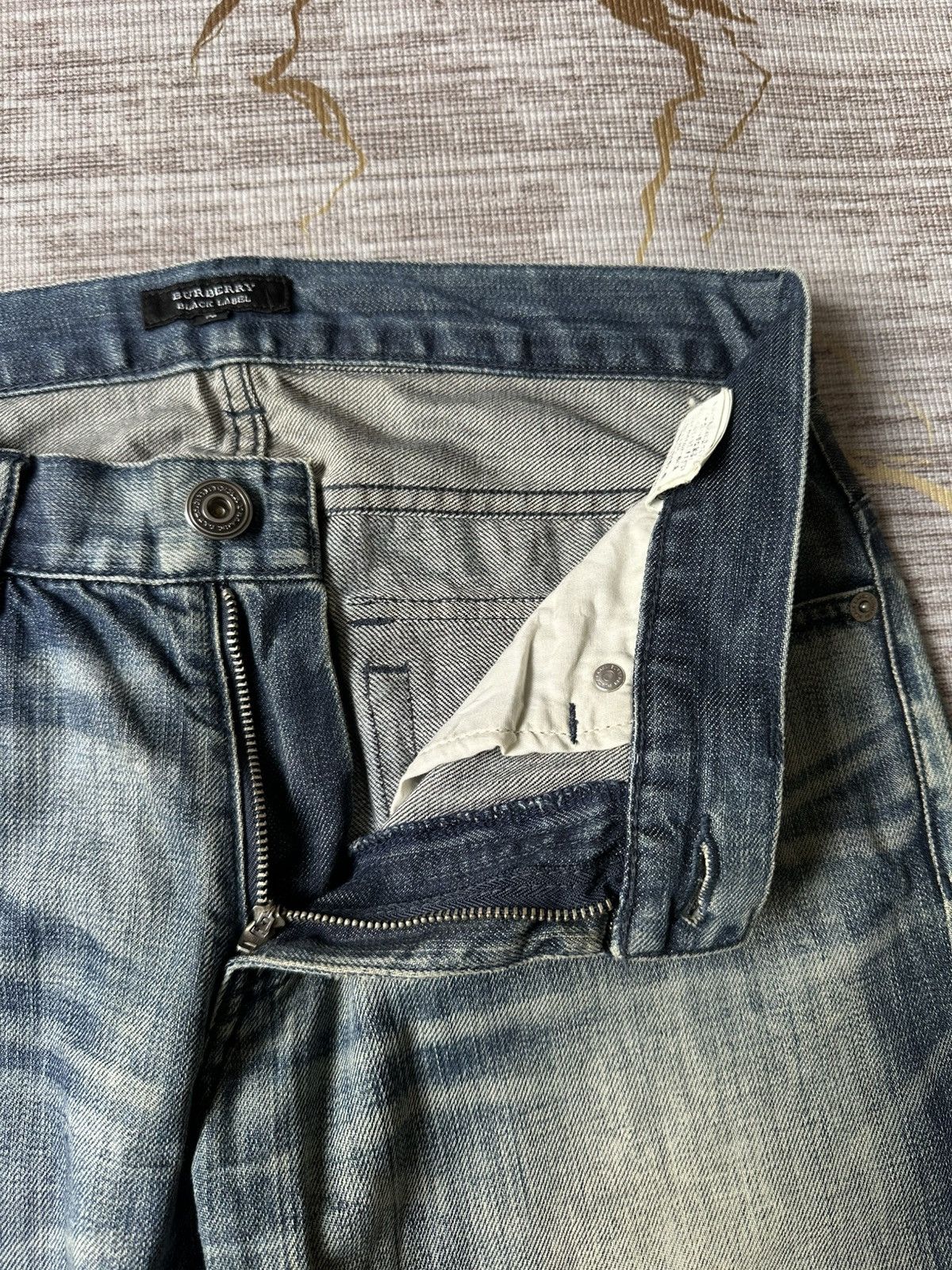 Burberry Burberry Black Label Faded Blue Design Distressed Denim Size US 30 / EU 46 - 13 Thumbnail