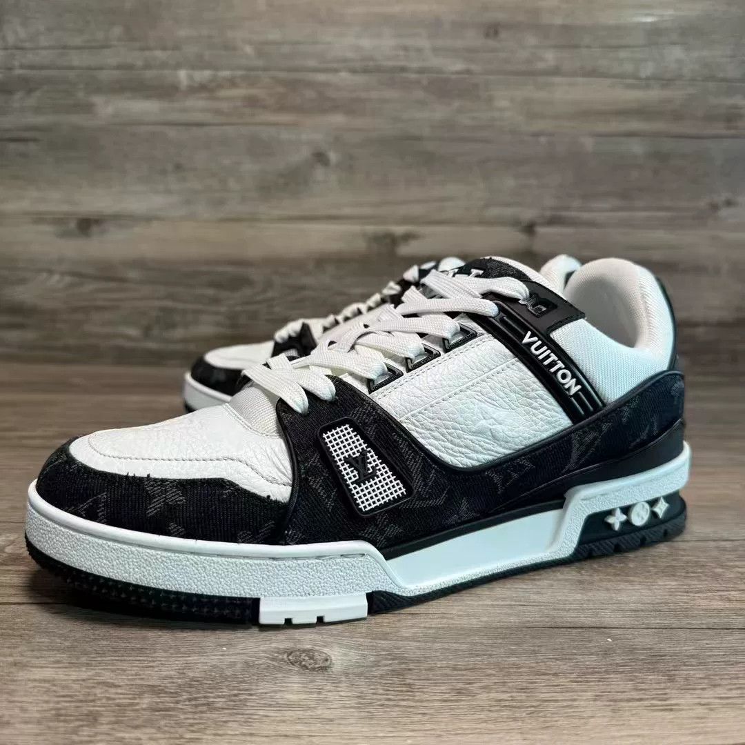 Louis Vuitton Louis Vuitton Training Black Lowtop Sneakers 24 Men Size US 10 / EU 43 - 1 Thumbnail