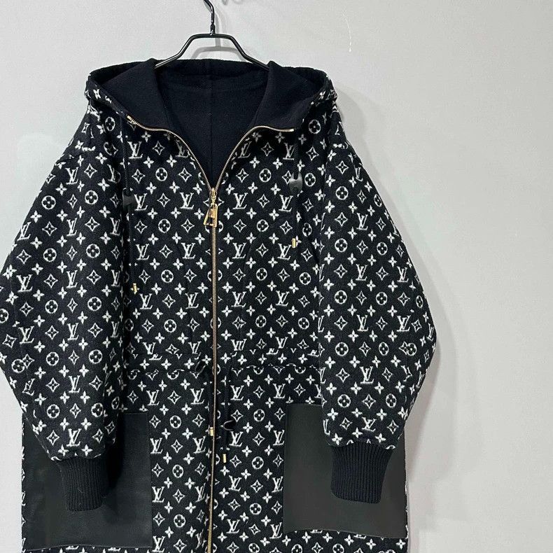 Louis Vuitton Reversible Printed Pocket Coat by Louis Vuitton -2505 Size M / US 6-8 / IT 42-44 - 2 Thumbnail