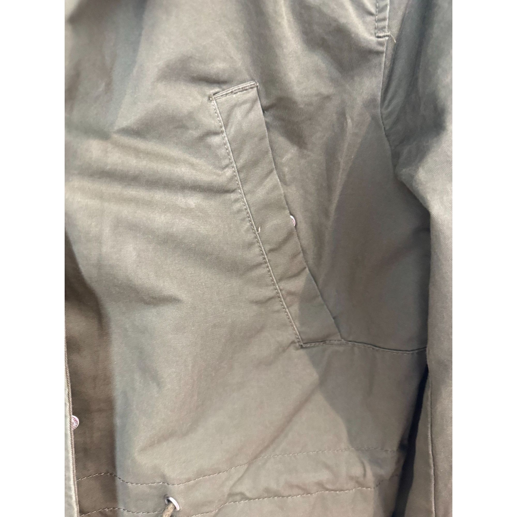 H&M Women's Divided by H&M hooded utility jacket, size medium Size M / US 6-8 / IT 42-44 - 9 Thumbnail