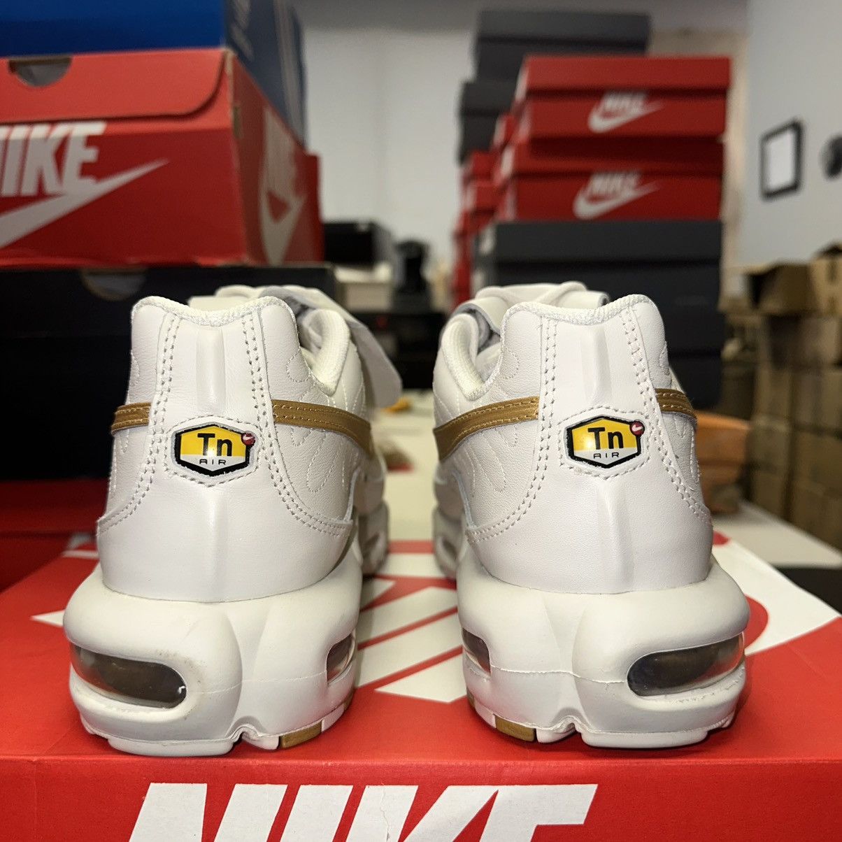 Nike Size 9 - Nike Air Max Plus Tiempo Metallic Gold HV2541-001 Size US 9 / EU 42 - 4 Thumbnail