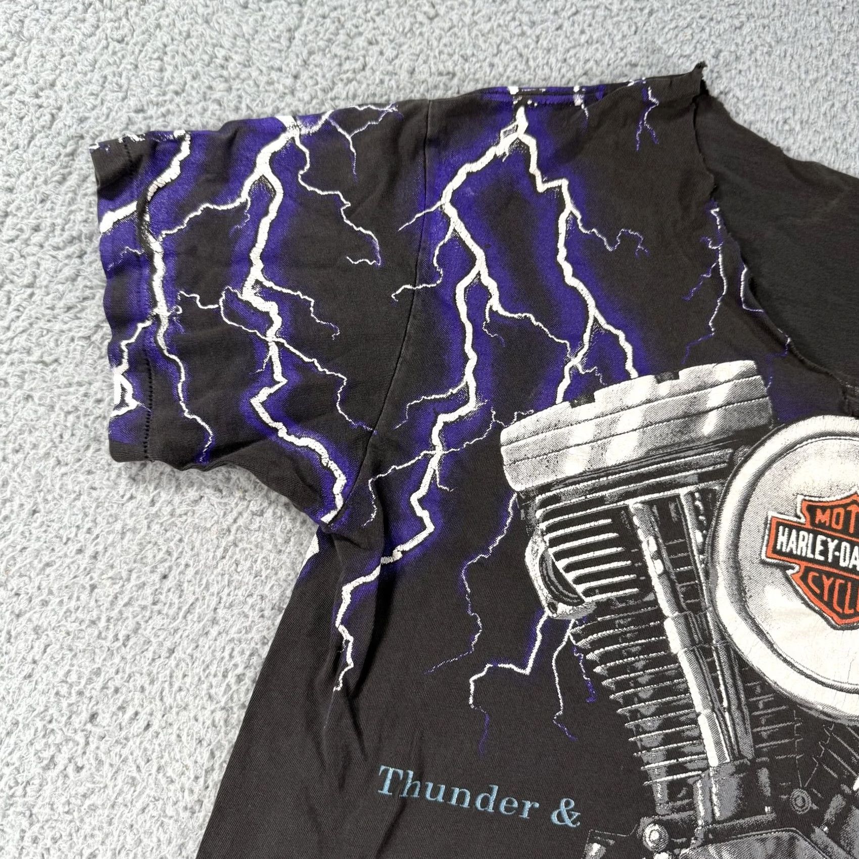 Harley Davidson VINTAGE Harley-Davidson Shirt Mens Large Black Thunder Lightning Engine 90s Distressed Graphic Print Short Sleeve V-Neck T-Shirt Men L USA Used Size US L / EU 52-54 / 3 - 2 Thumbnail