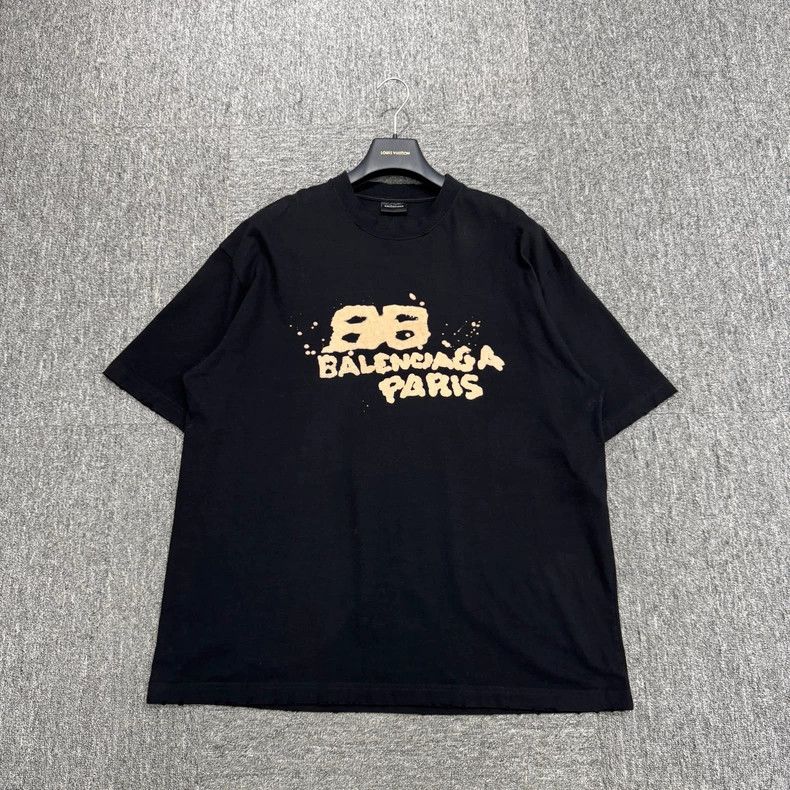 Balenciaga Balenciaga Graffiti Logo Short Sleeve Tee Size US L / EU 52-54 / 3 - 1 Thumbnail