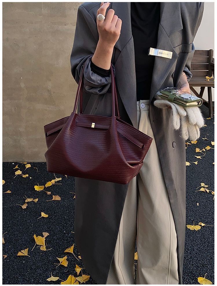 Other Wine Red Single-Shoulder Crossbody Bag Size ONE SIZE - 1 Thumbnail