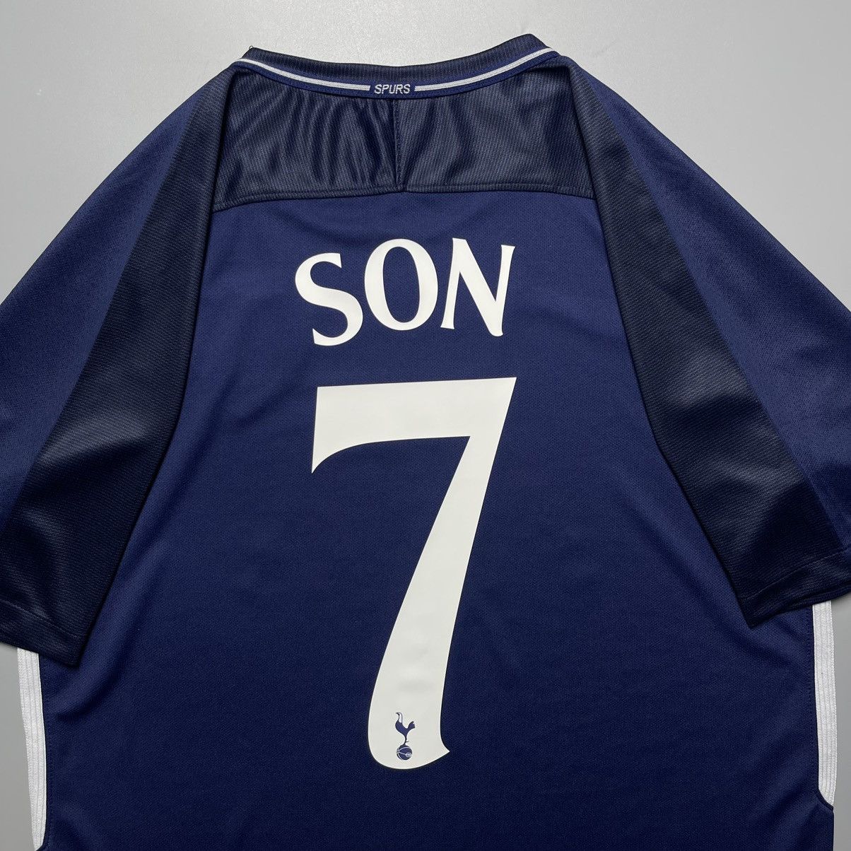 Nike TOTTENHAM NIKE 2017/2018 FOOTBALL AWAY JERSEY #7 SON Size US L / EU 52-54 / 3 - 7 Thumbnail