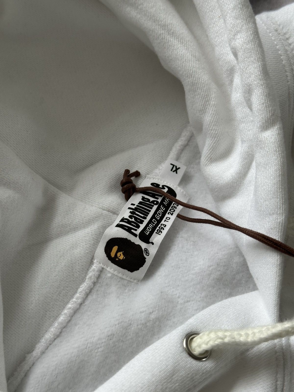 Bape NWT Bape A Bathing Ape Network World Gone Mad Hoodie White Size US XL / EU 56 / 4 - 9 Thumbnail