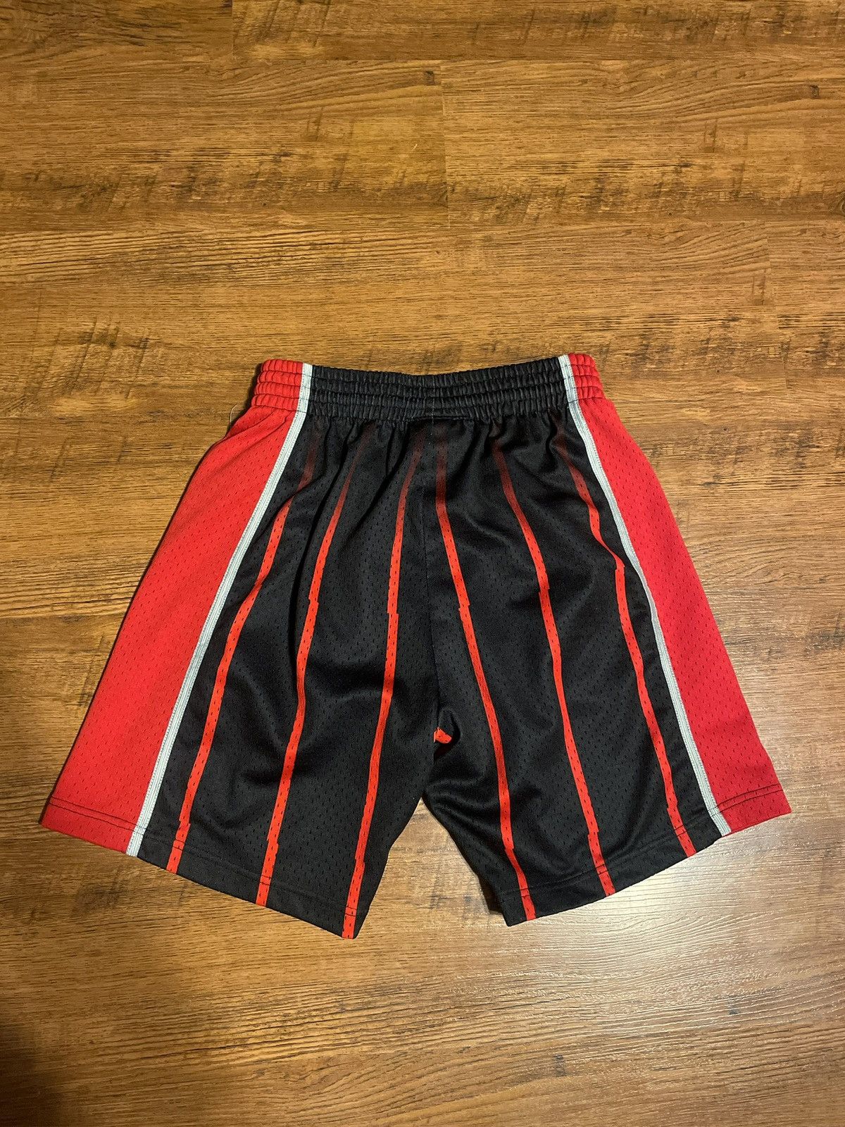 Mitchell & Ness Mitchell & Ness NBA Hardwood Classics Houston Rockets Shorts Size US 32 / EU 48 - 6 Thumbnail