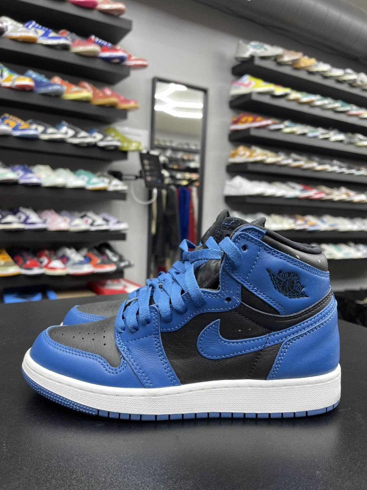 Jordan Brand Size 5y - Jordan 1 High Dark Marina Blue Very Clean Size US 5 / EU 37 - 1 Thumbnail