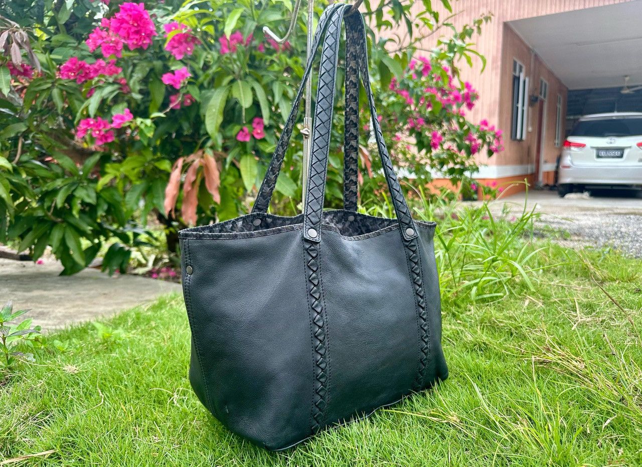 Bottega Veneta Authentic Bottega Veneta Nappa Nylon Reversible Butterfly Size ONE SIZE - 3 Thumbnail