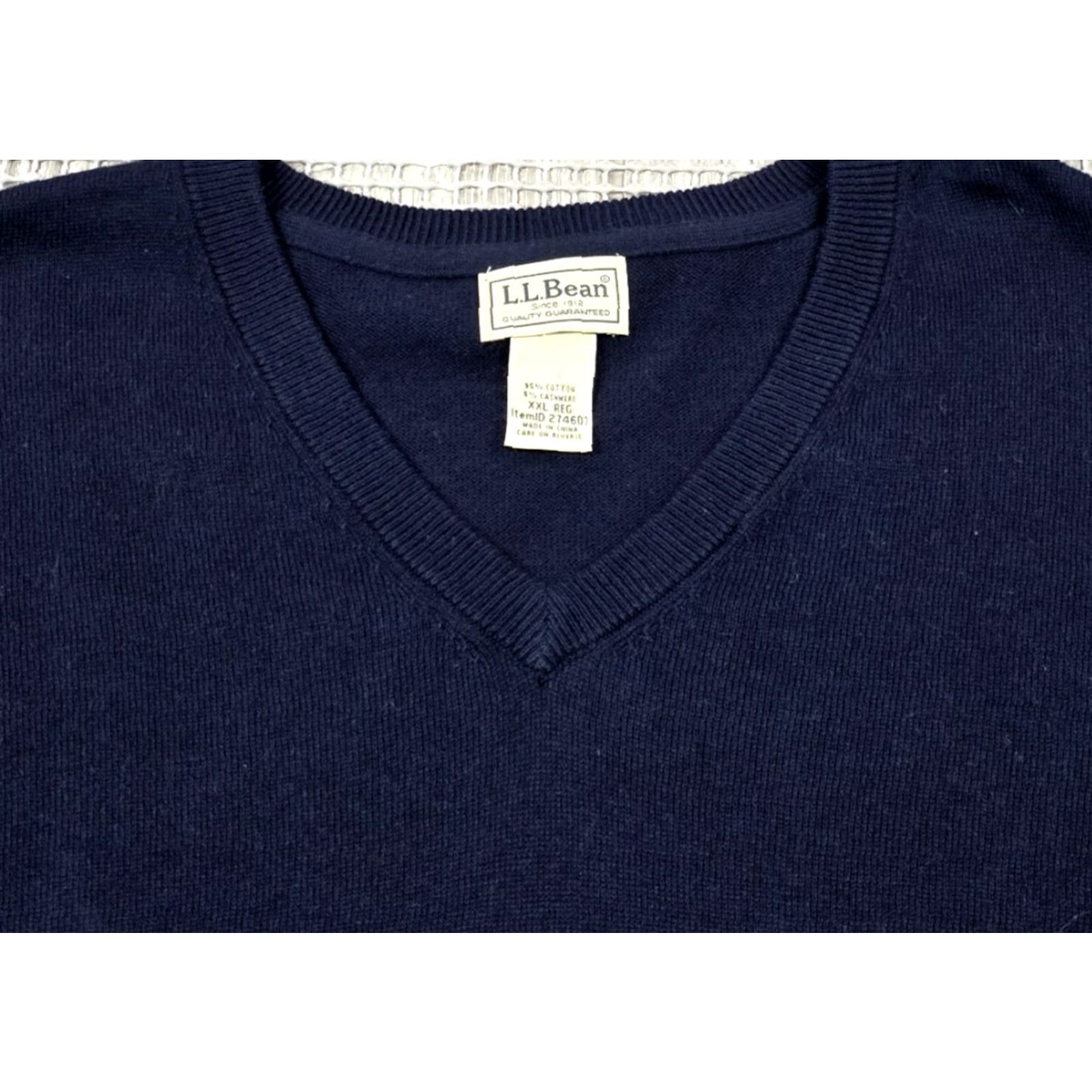 Vintage LL Bean Sweater Mens 2XL Blue Pullover V-Neck Knit Long Sleeve Cashmere Blend Size US XXL / EU 58 / 5 - 3 Thumbnail