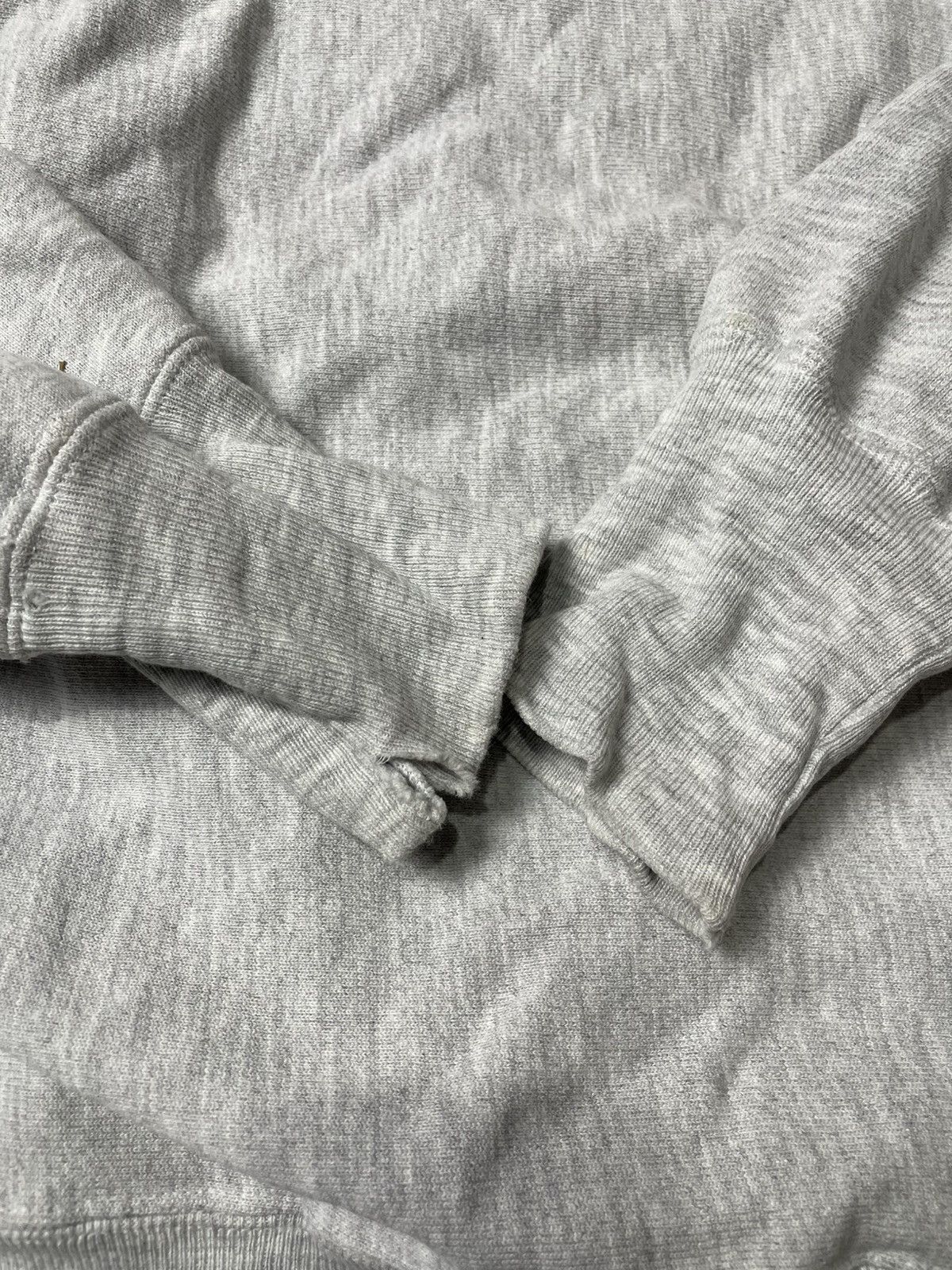Champion Vintage 80’s distressed Champion reverse weave sweatshirt Size US L / EU 52-54 / 3 - 5 Thumbnail