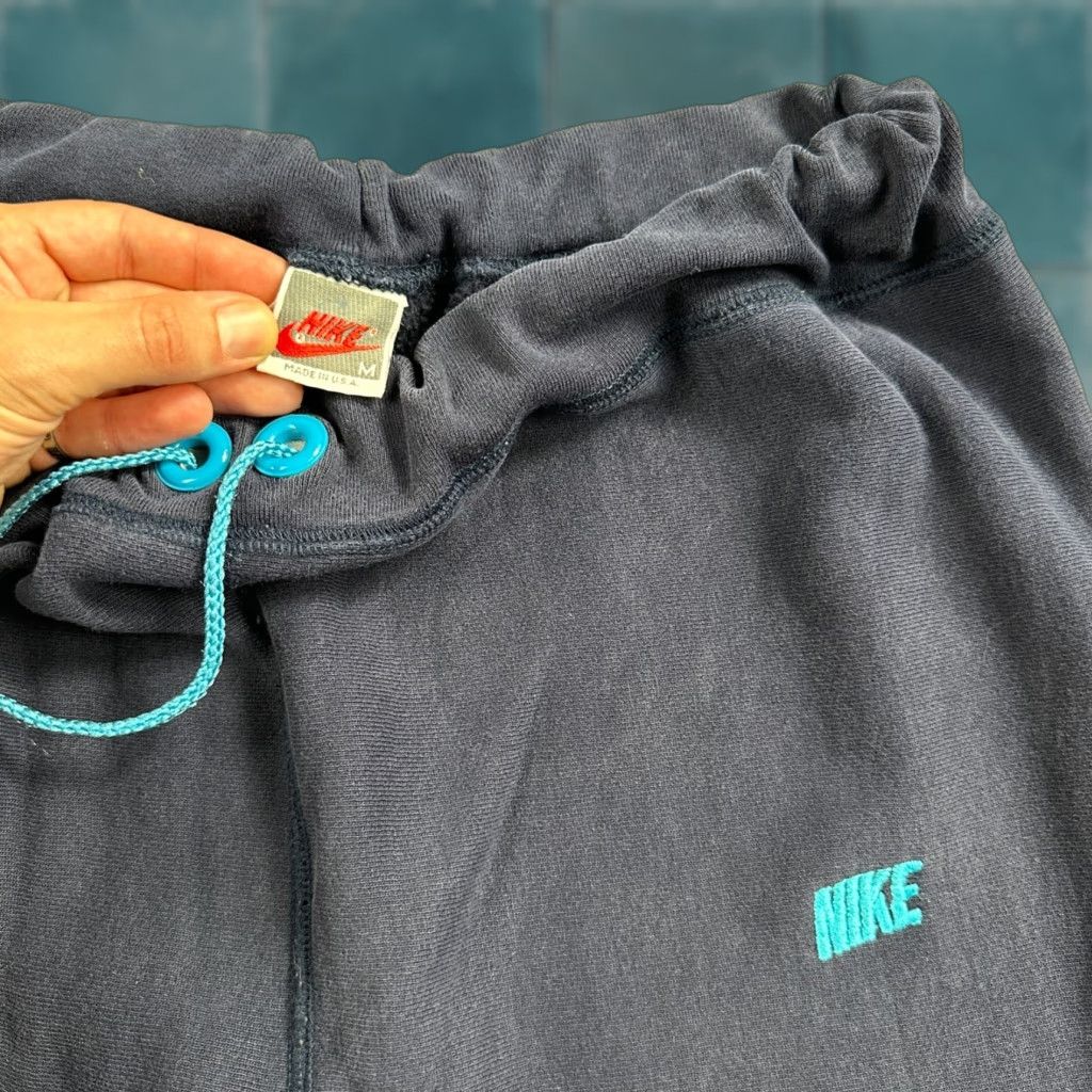 Nike VINTAGE Nike Sweatpants 90s Mens M Navy Swoosh Logo Jogger Casual Classic Retro Gym Pants Masculine Size US 31 - 1 Thumbnail