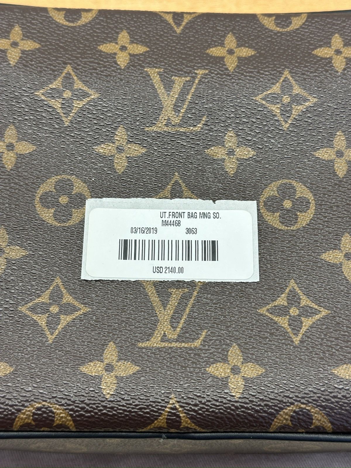 Louis Vuitton Louis Vuitton Utility Front Bag Size ONE SIZE - 13 Thumbnail