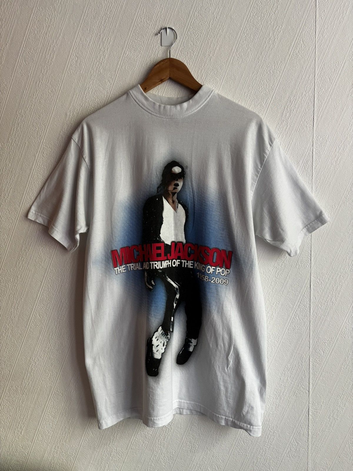 Vintage Vintage Michael Jackson King Of Pop Tee T-shirt Size US L / EU 52-54 / 3 - 1 Thumbnail