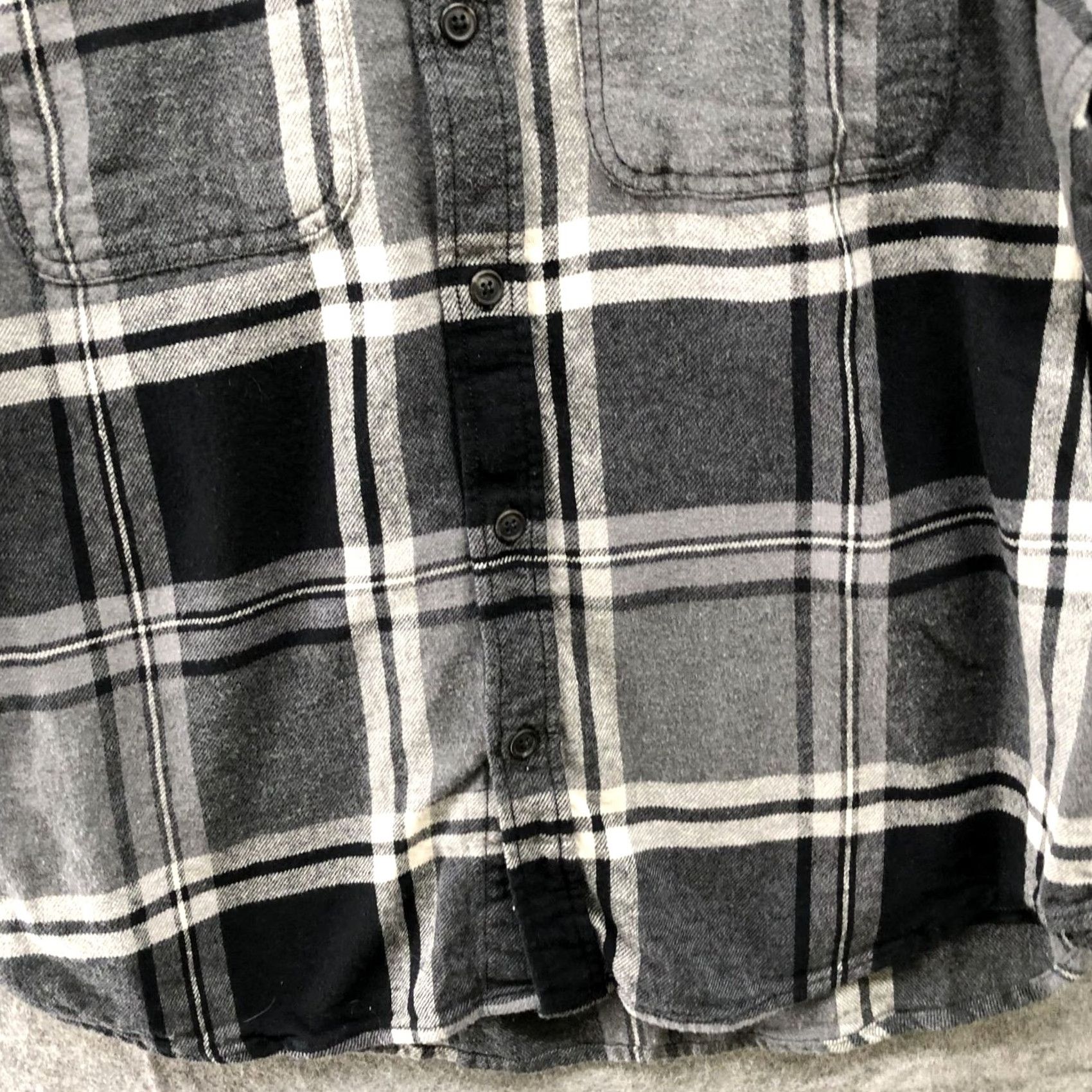 Old Navy Old Navy Shirt Mens L Plaid Cotton Flannel Button-Up Casual Workwear Gray Black Size US L / EU 52-54 / 3 - 4 Thumbnail