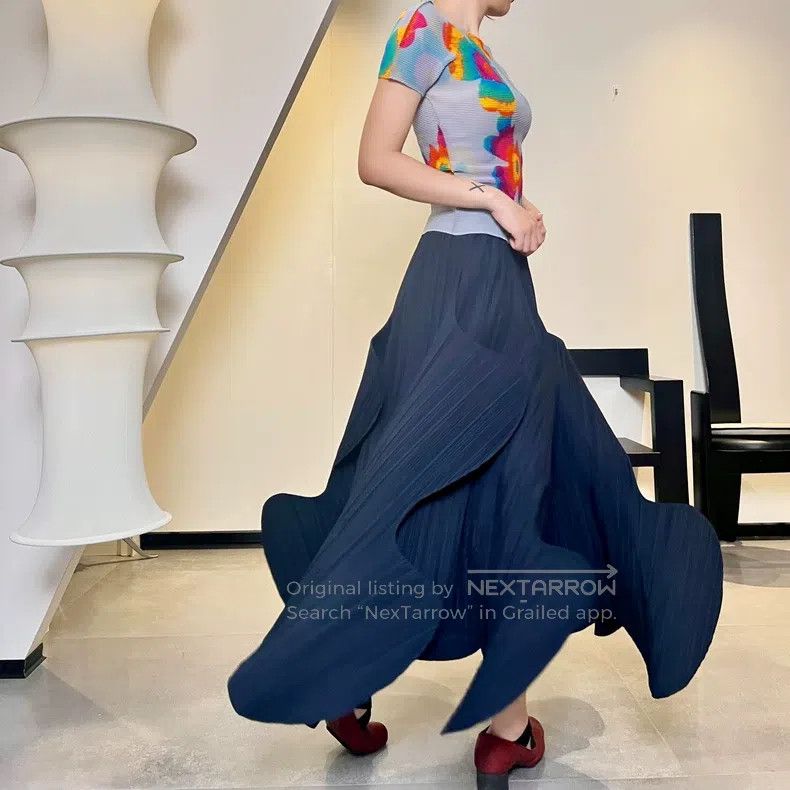 Issey Miyake Issey Miyake Black Floral Petal Ripple Skirt Size 25" / US 0 / IT 36 - 2 Thumbnail