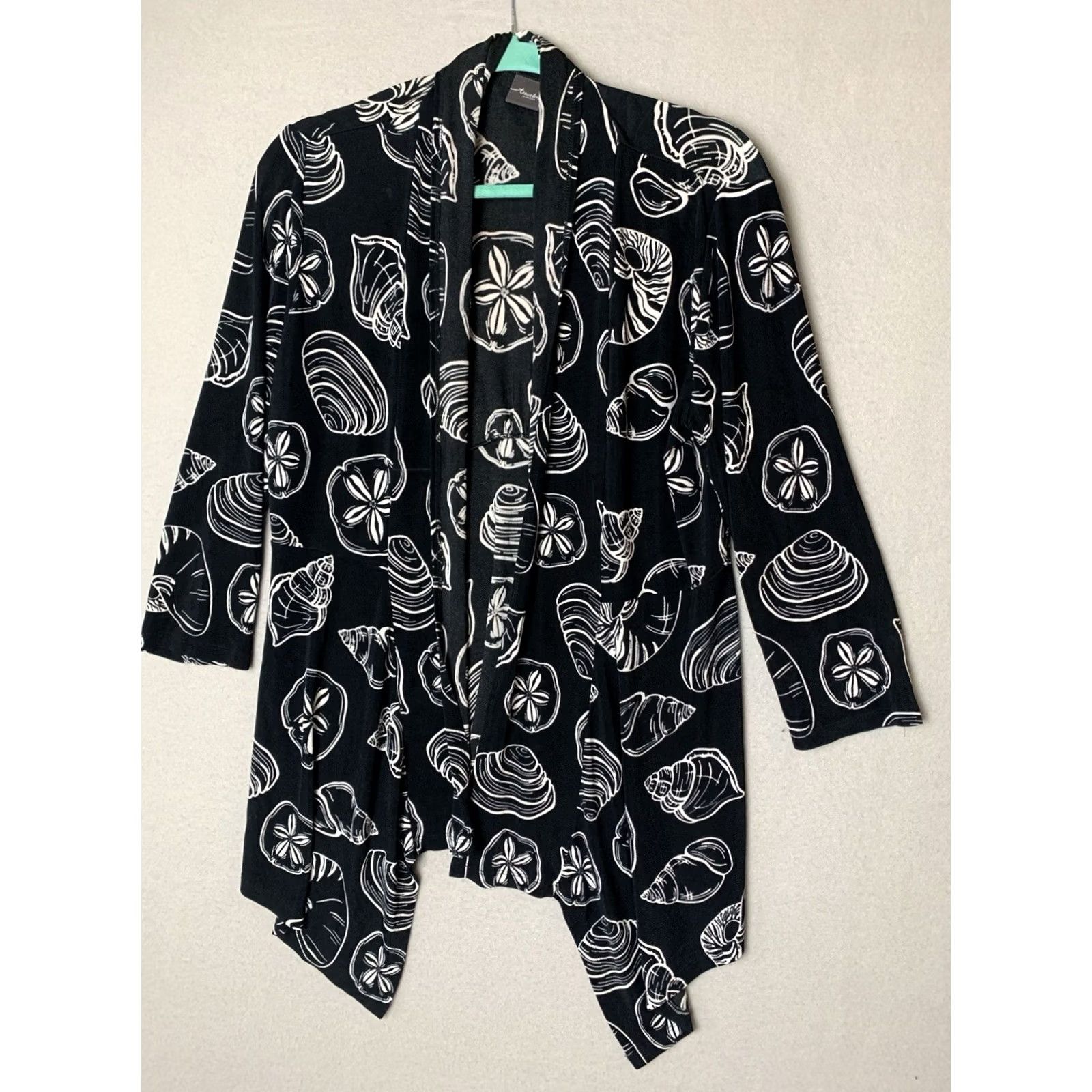 Vintage VINTAGE Chico’s Travelers Cardigan Womans Sz Medium Black Shell Print Slinky Open Front Size M / US 6-8 / IT 42-44 - 2 Thumbnail