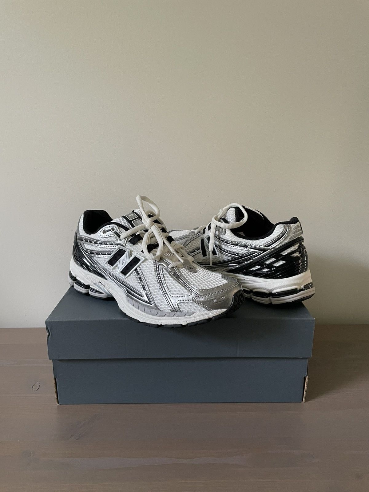New Balance New Balance Classics NB1906 M1906RER Size US 9.5 / EU 42-43 - 1 Thumbnail