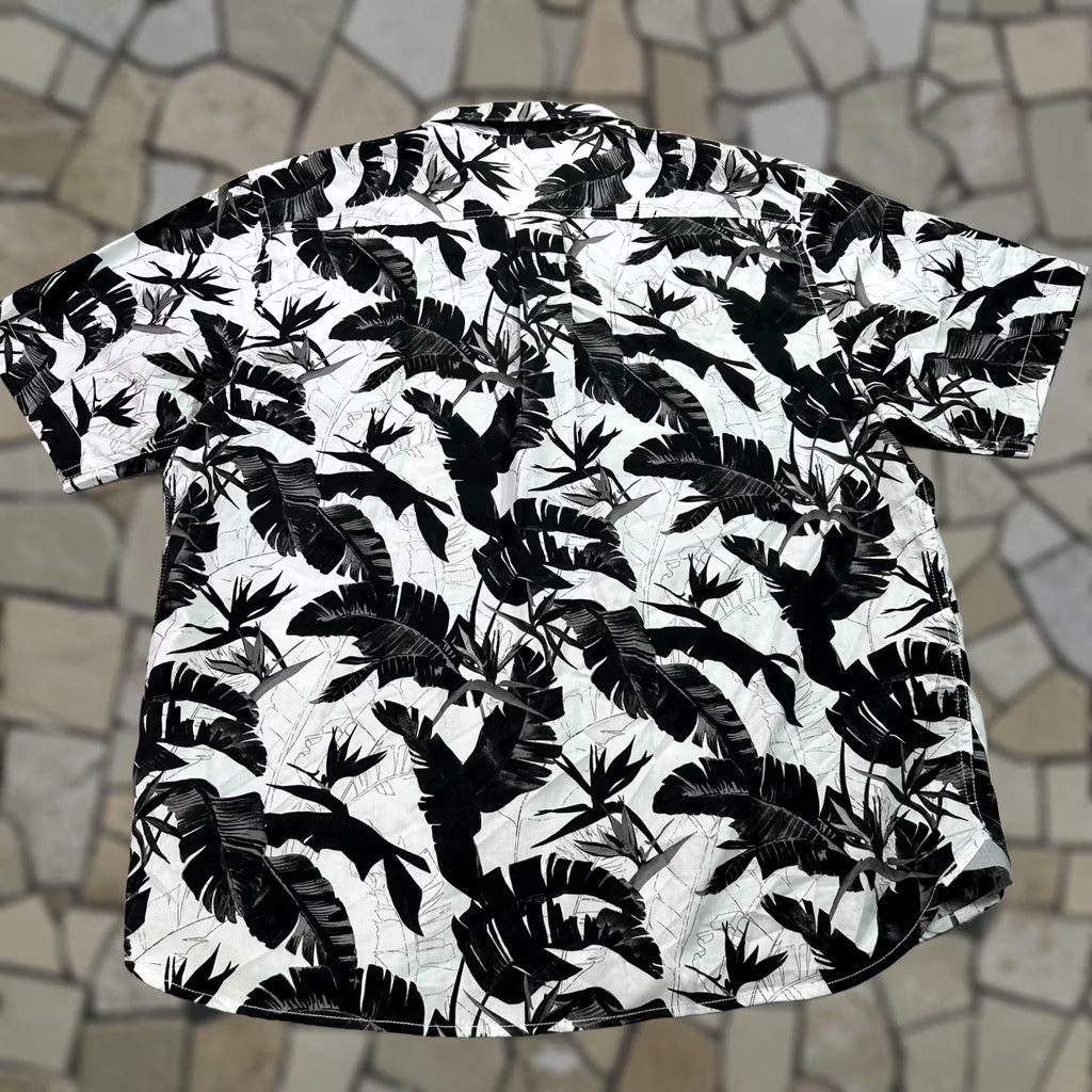 Tommy Bahama Tommy Bahama Shirt Mens Large Hawaiian Tropical Stretch Short Sleeve Button Up Black Floral 90s Theme Casual Travel Mens L Shirt Size US L / EU 52-54 / 3 - 1 Thumbnail