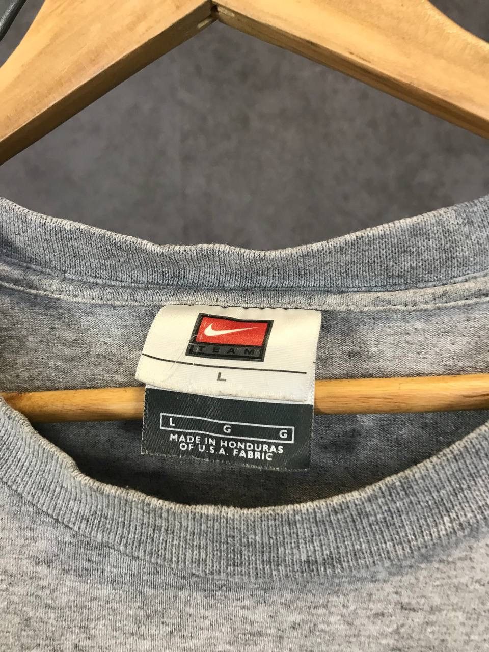 Nike Nike vintage swoosh tee Size US L / EU 52-54 / 3 - 4 Thumbnail