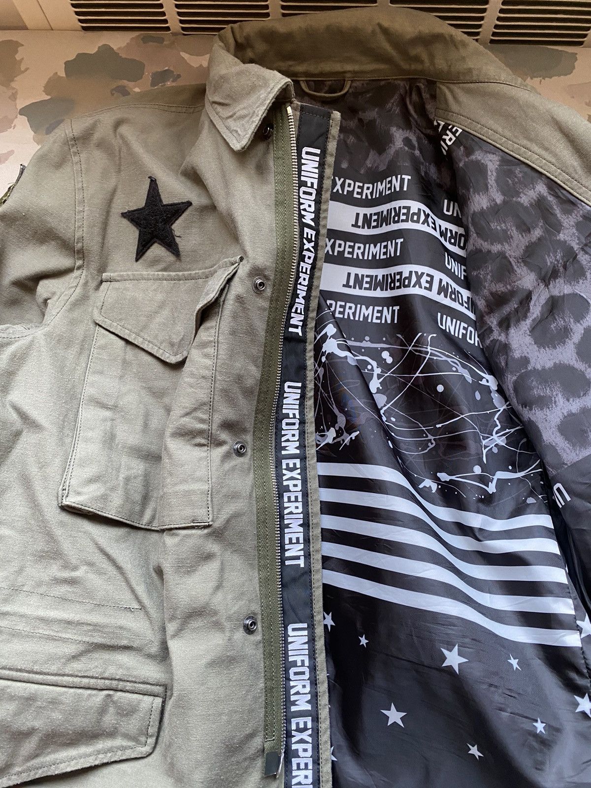 uniform experiment Rare Uniform Experiment M-51 Multi Wappen Parka, L used Size US L / EU 52-54 / 3 - 14 Thumbnail