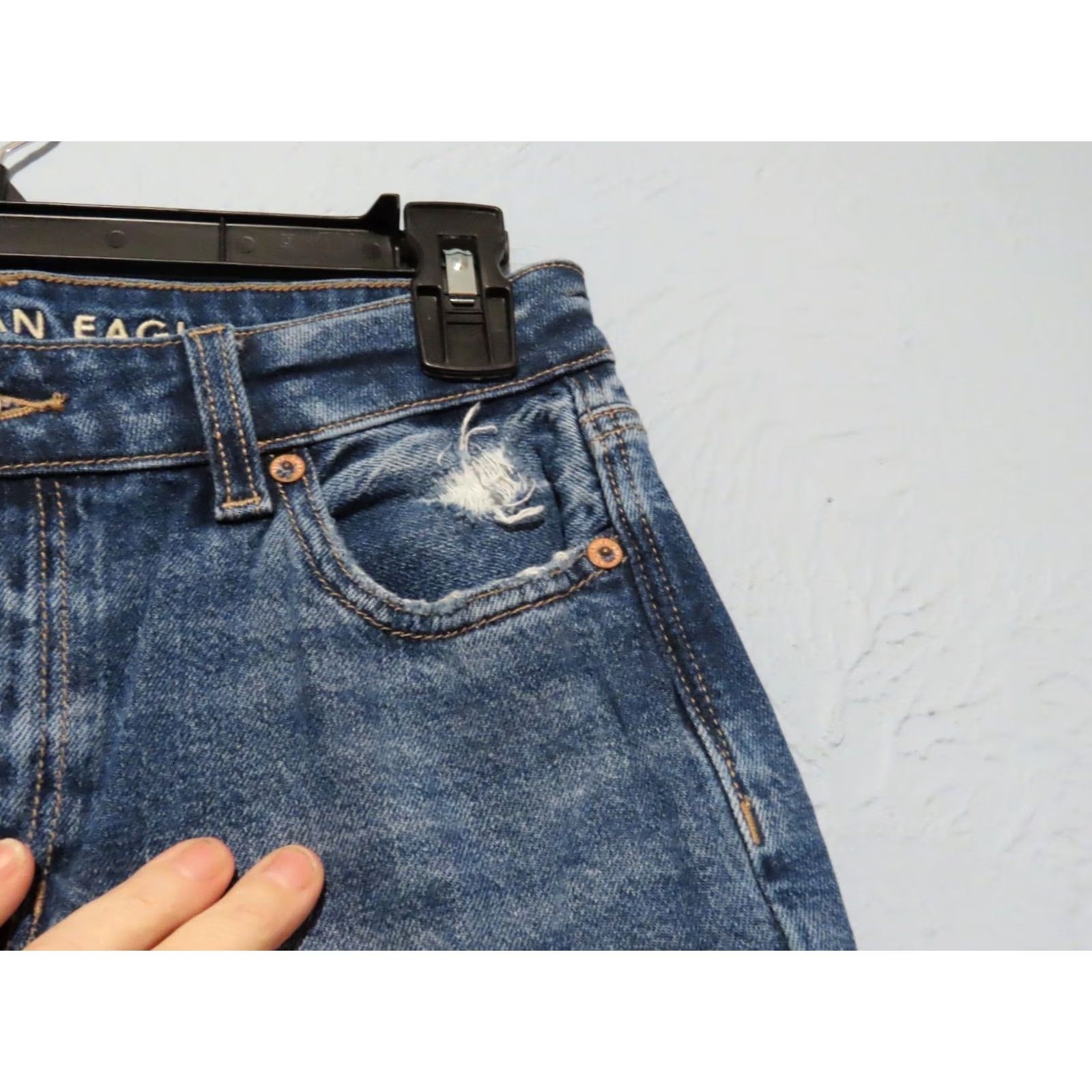 American Eagle Outfitters American Eagle Outfitters Mom Blue Jeans Size 0 26x28 Distressed Dark Wash Regular Fit Denim Cotton Blend Women Jeans Size 25" / US 0 / IT 36 - 7 Thumbnail