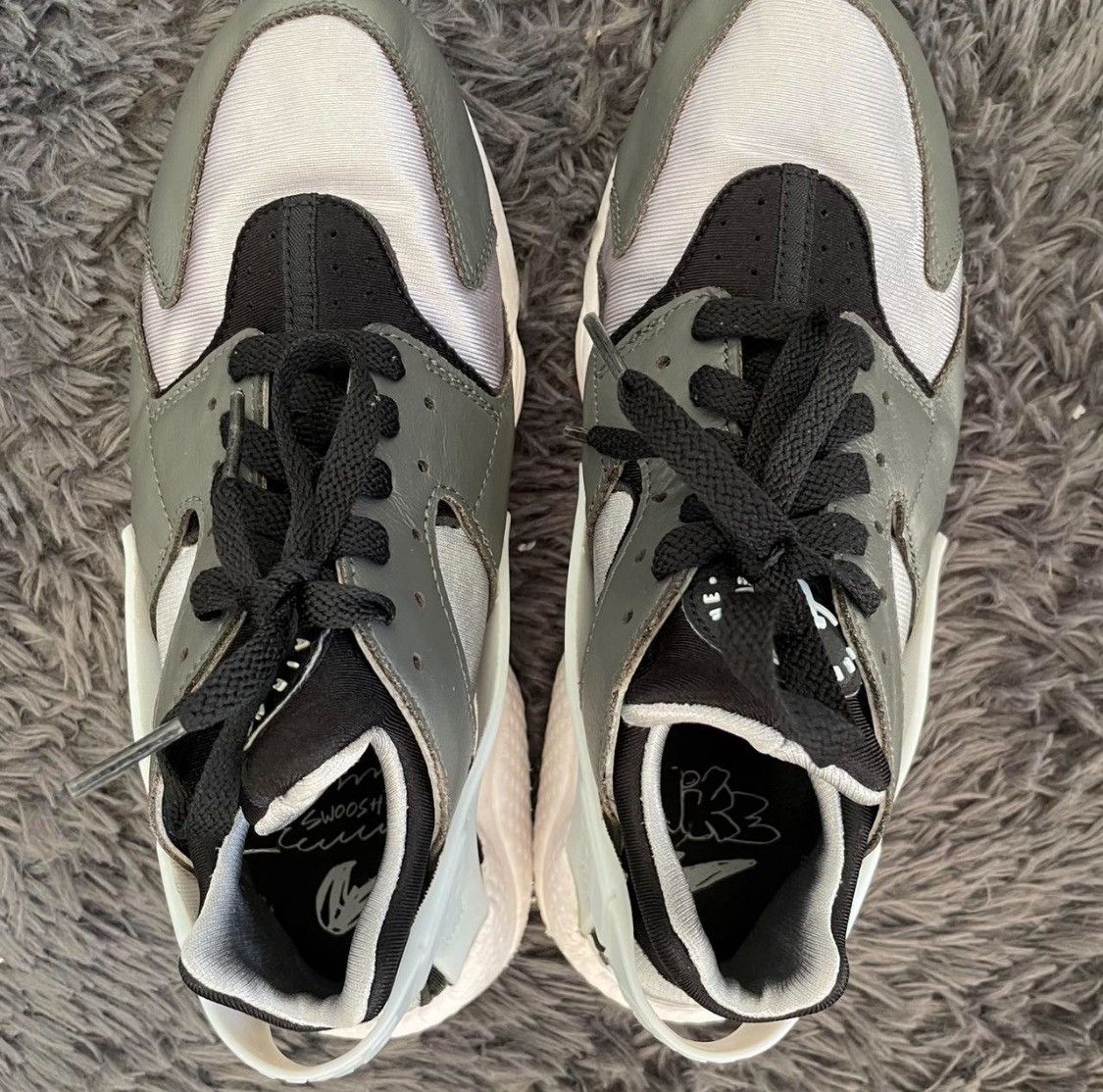 Nike Nike Air Huarache Swoosh! Black Light Smoke Grey DD1068-008 Size US 8 / EU 41 - 3 Thumbnail