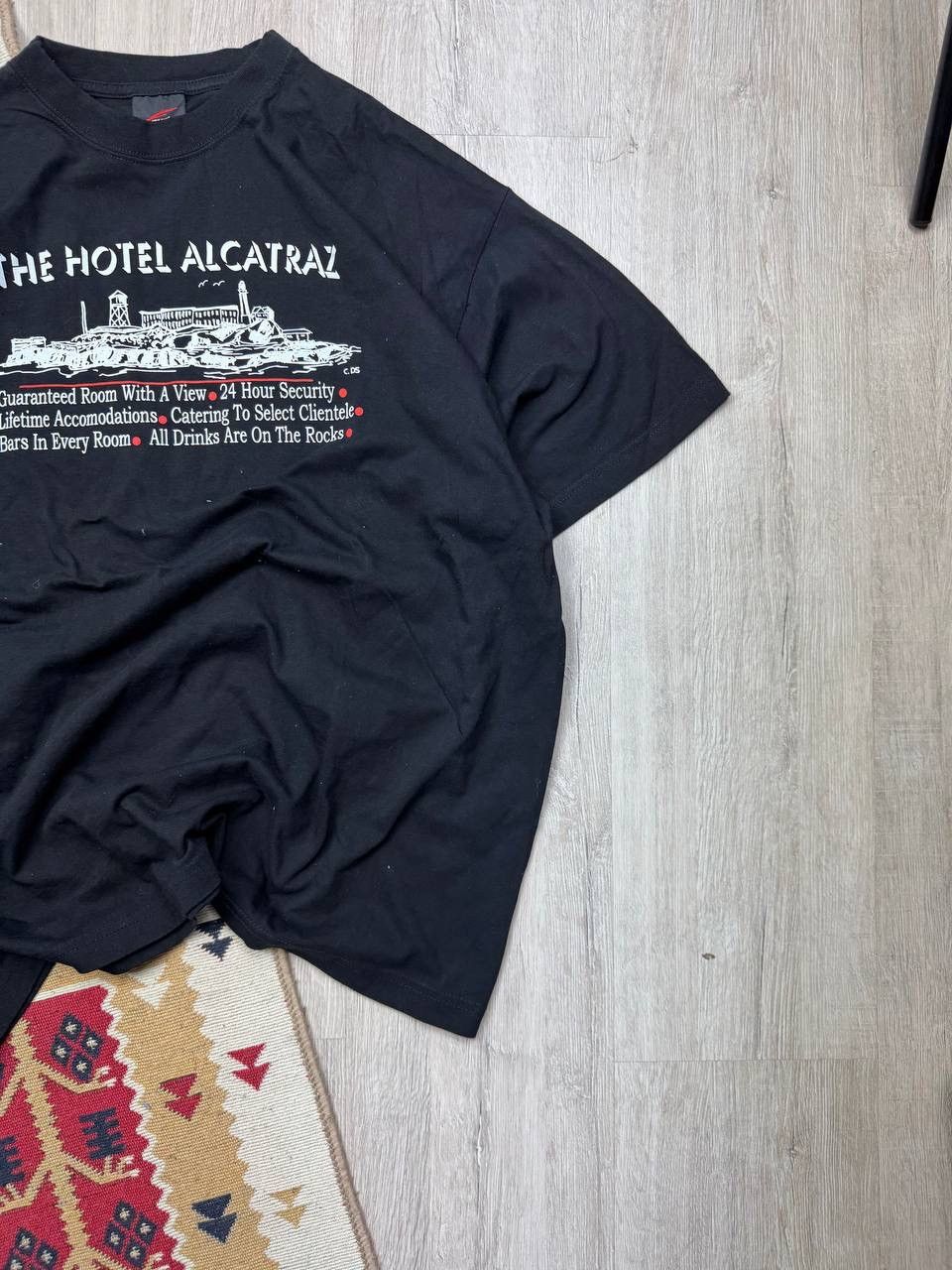Japanese Brand × Vintage Vintage The Hotel Alcatraz Y2K Tee T shirt Size US XL / EU 56 / 4 - 3 Thumbnail
