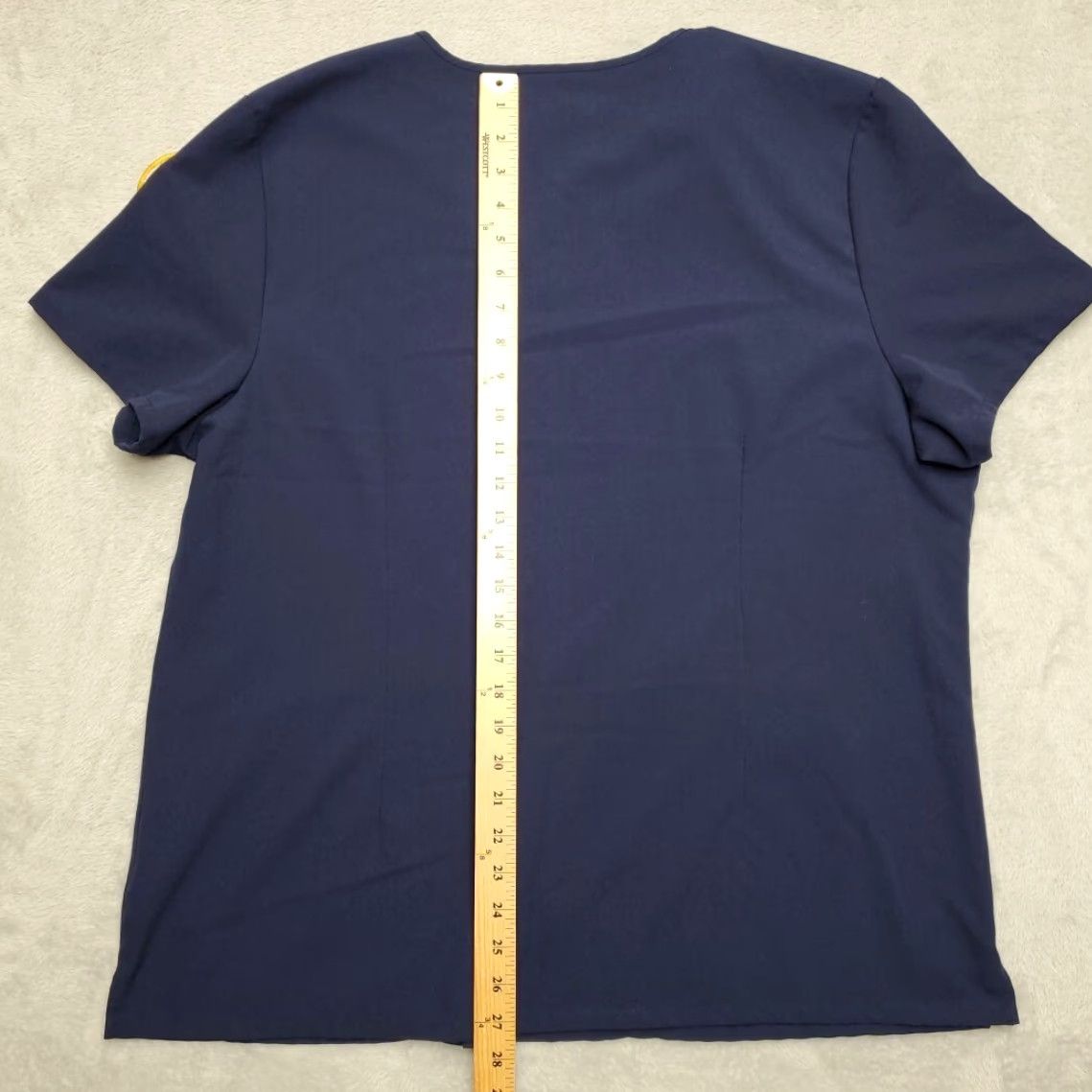 Vintage Figs Scrub Top Womens 2XL Blue Technical Pocket 4 Way Stretch Montana University Medical Shirts Womens blue 2XL Montana University -N/A Size XXL / US 16-18 / IT 52-54 - 7 Thumbnail