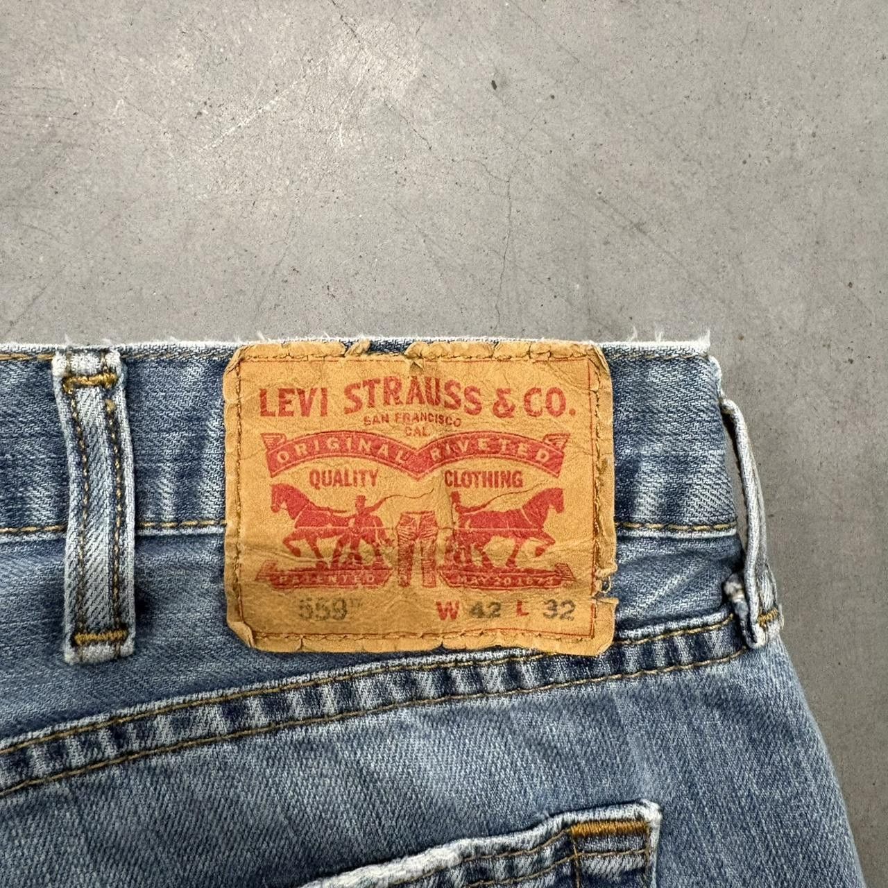 Levi's Crazy Vintage Y2K/2000s Levis Baggy Light Blue Blue Wash 559 Denim Jeans! Size US 42 / EU 58 - 8 Thumbnail