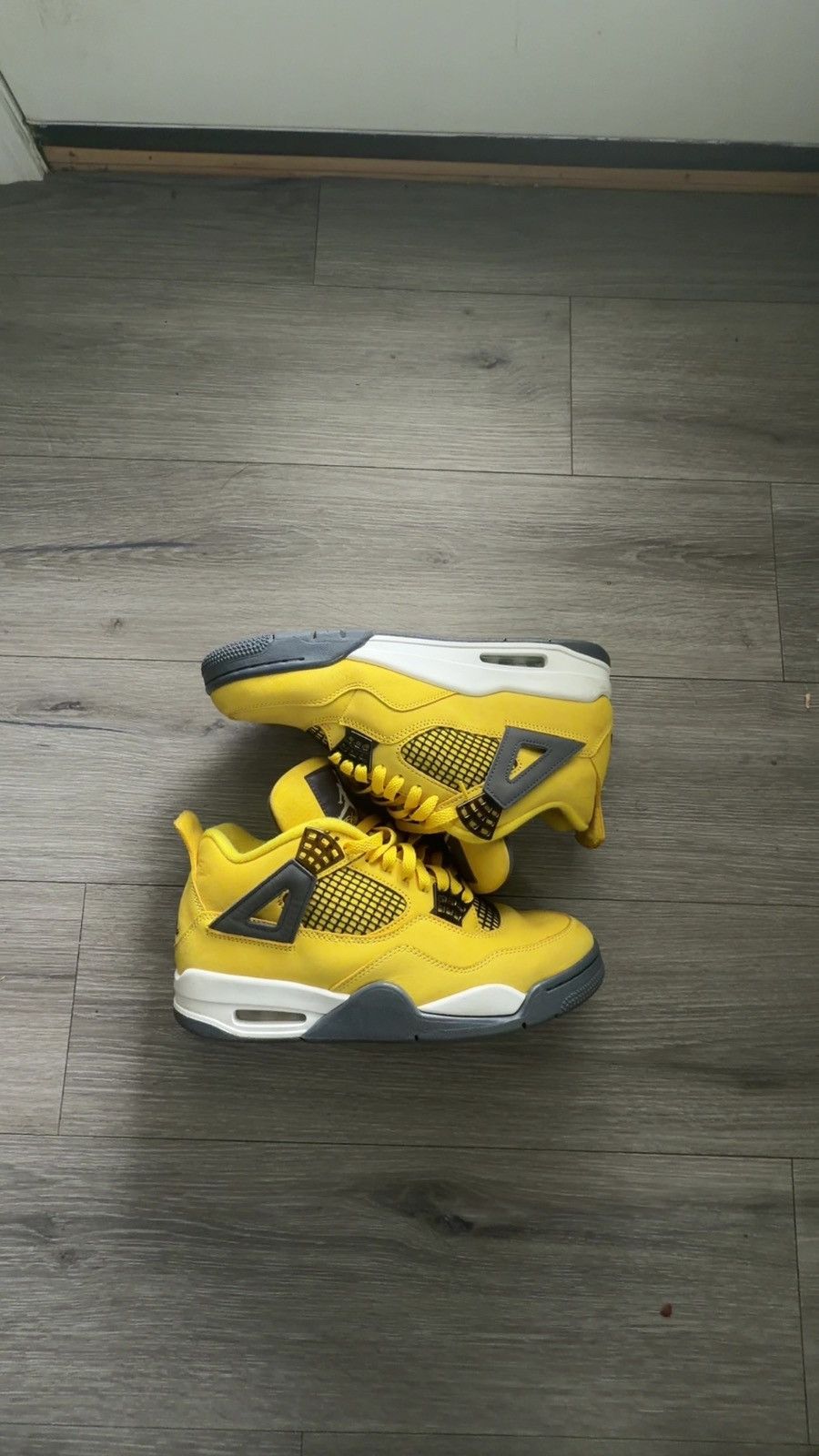Nike Air Jordan 4 Lightning Retro 2021 Size US 9 / EU 42 - 2 Thumbnail