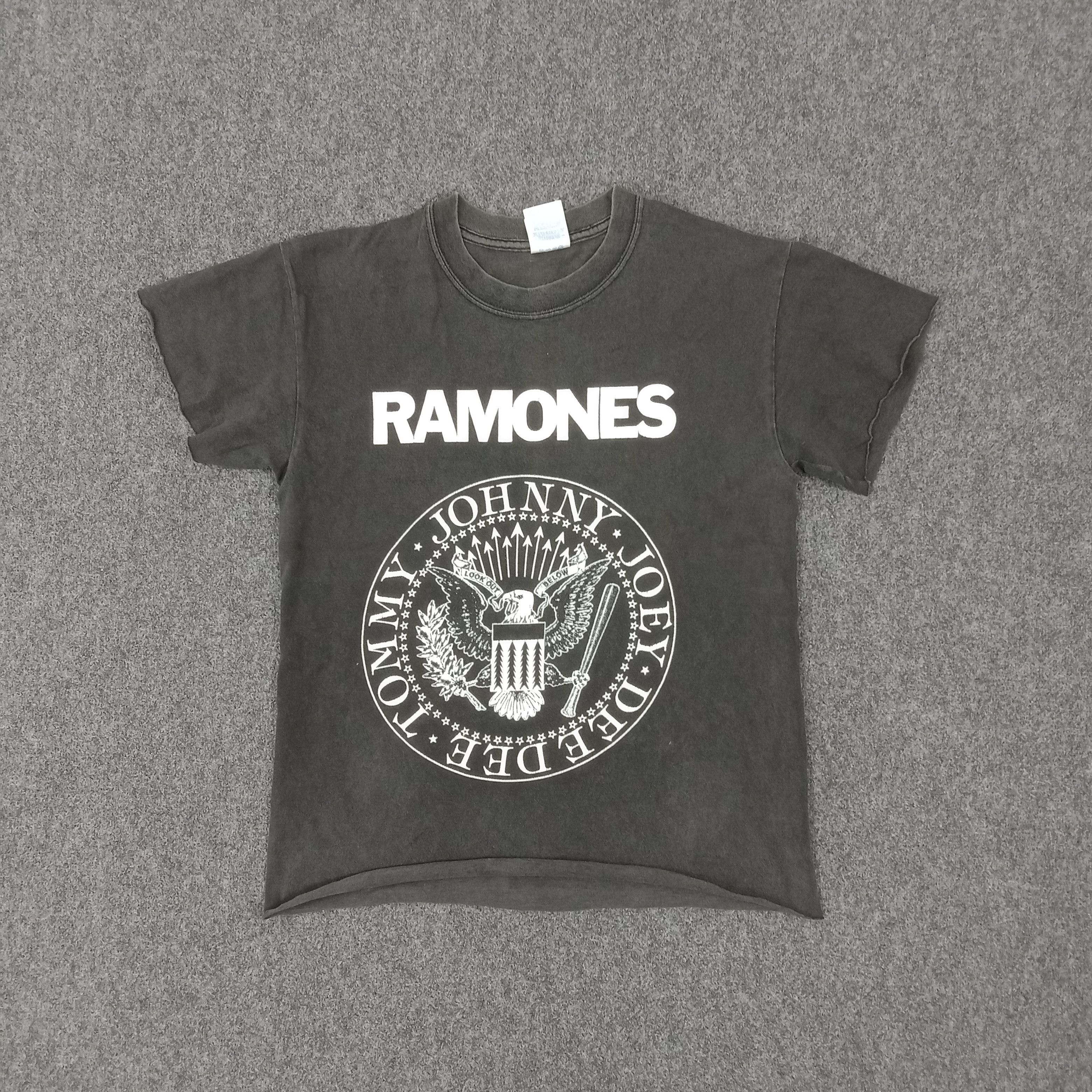 Band Tees × Vintage Ramones American Rock Band Crop Tshirt Size US S / EU 44-46 / 1 - 1 Thumbnail