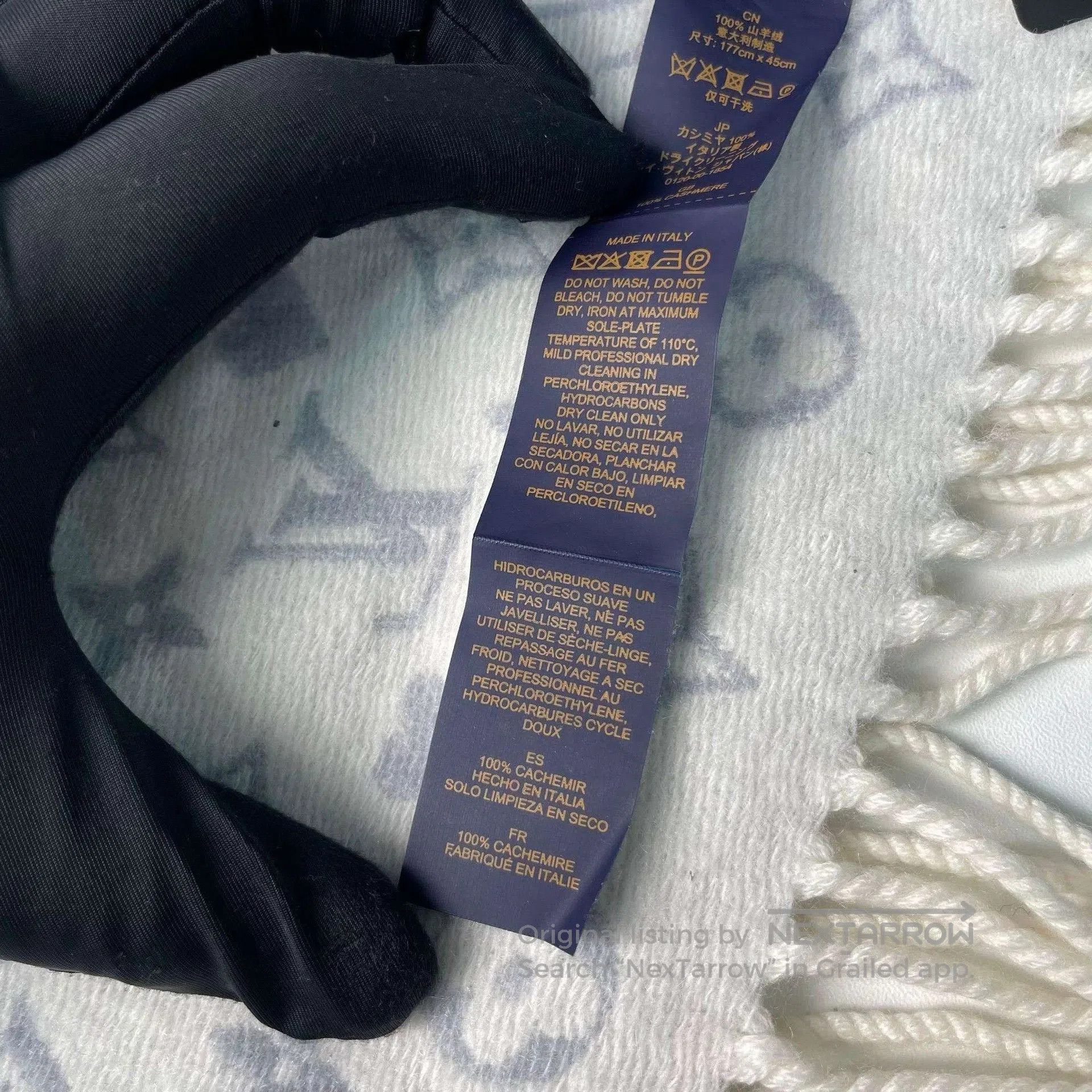 Louis Vuitton Louis Vuitton Gray Heart Monogram Fringed Scarf. Size ONE SIZE - 8 Thumbnail