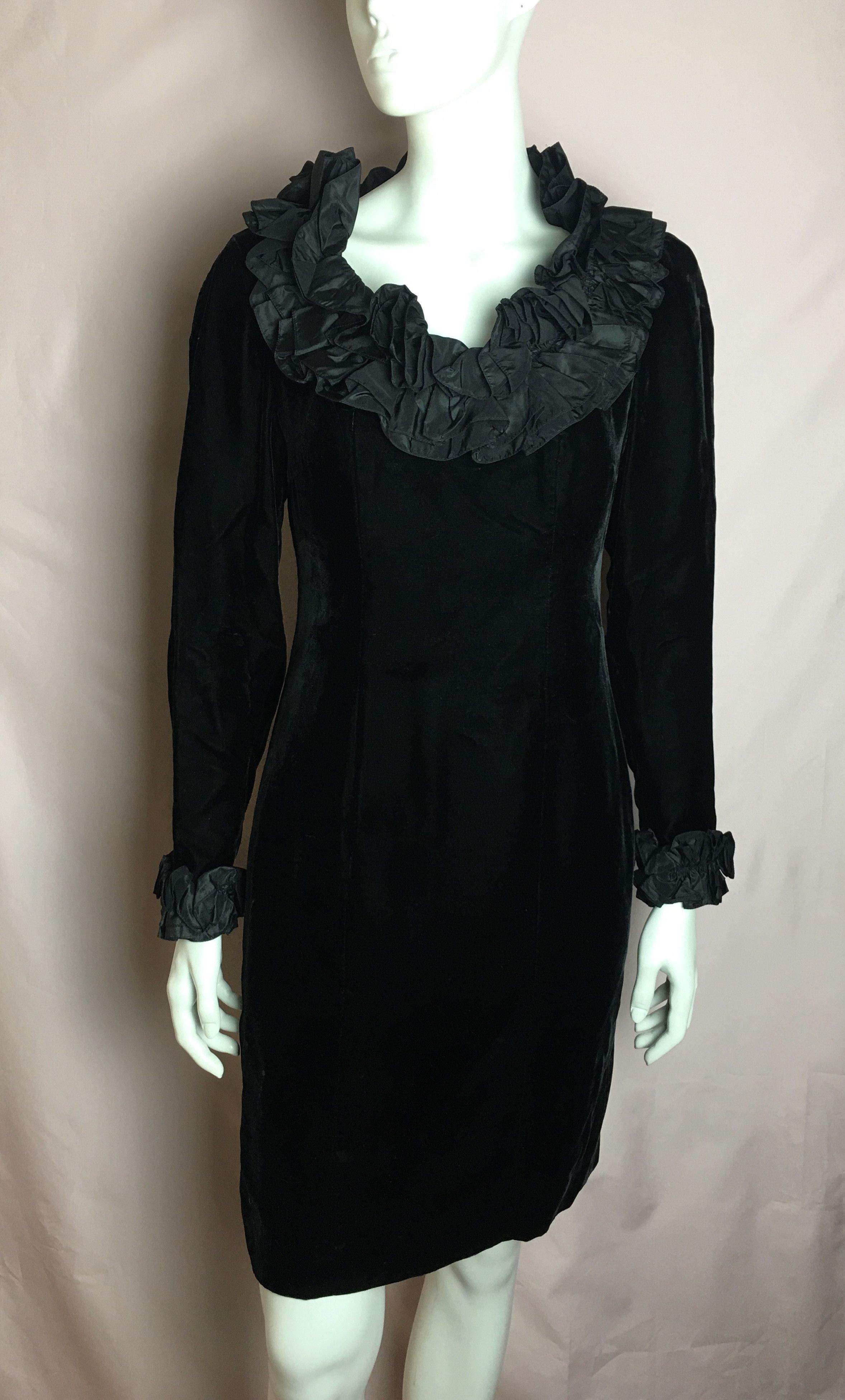 Guy Laroche Vintage Guy Laroche Black Velvet Ruffle Collar Dress 1980s Size S / US 4 / IT 40 - 1 Thumbnail