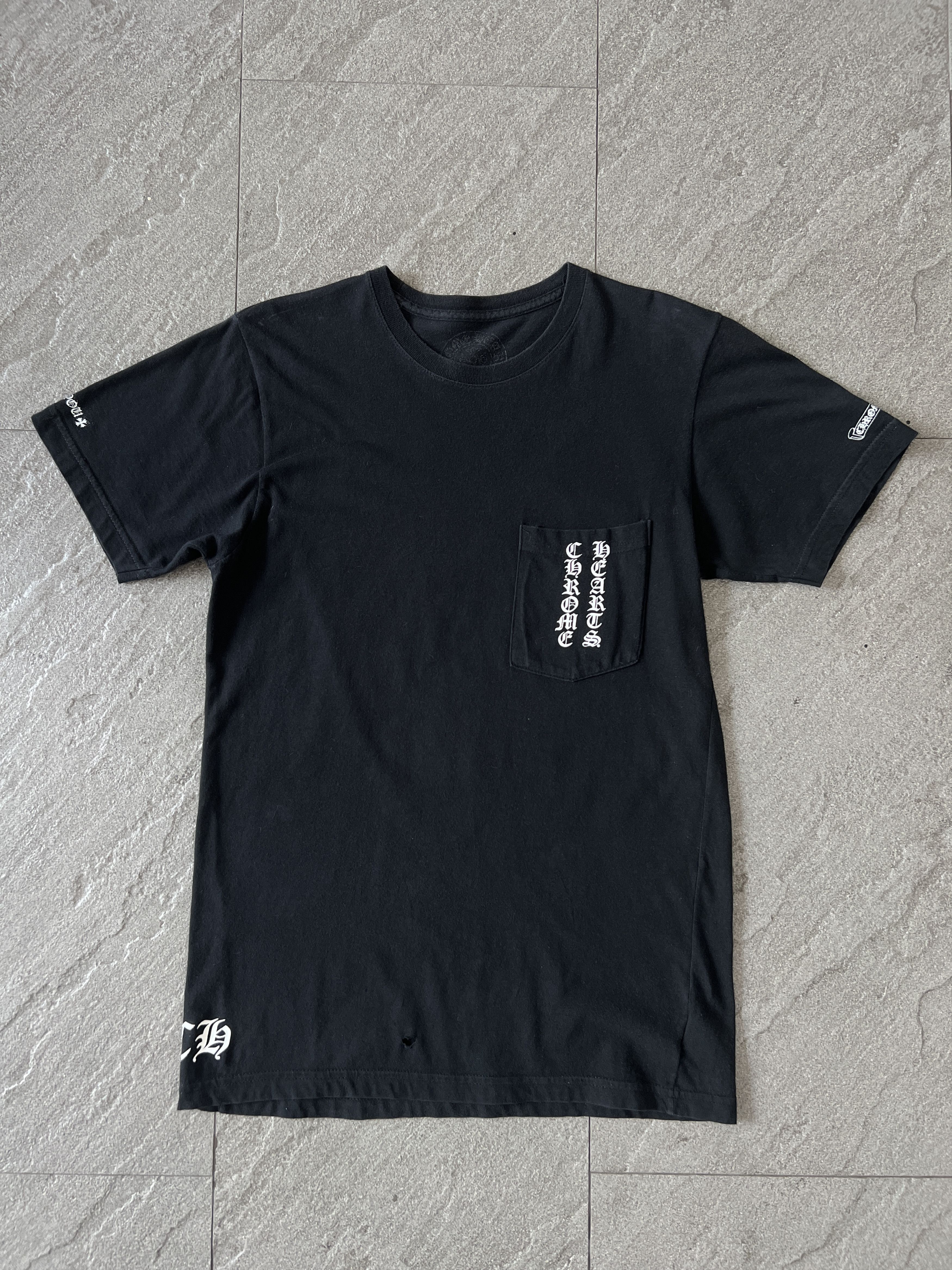 【希少】usa製 CHROME HEARTS t-shirt RS3 18m Chrome Hearts RARE New Chrome Hearts RS3 Dagger Logo Scroll Pocket