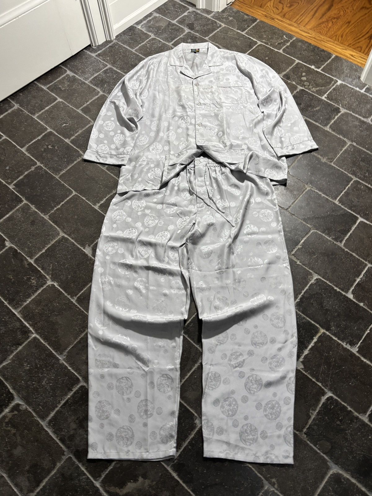 Vintage Vintage Silk Pajamas Two Piece Suit Matching Shirt Pants 90s Size US 38 / EU 54 - 2 Thumbnail