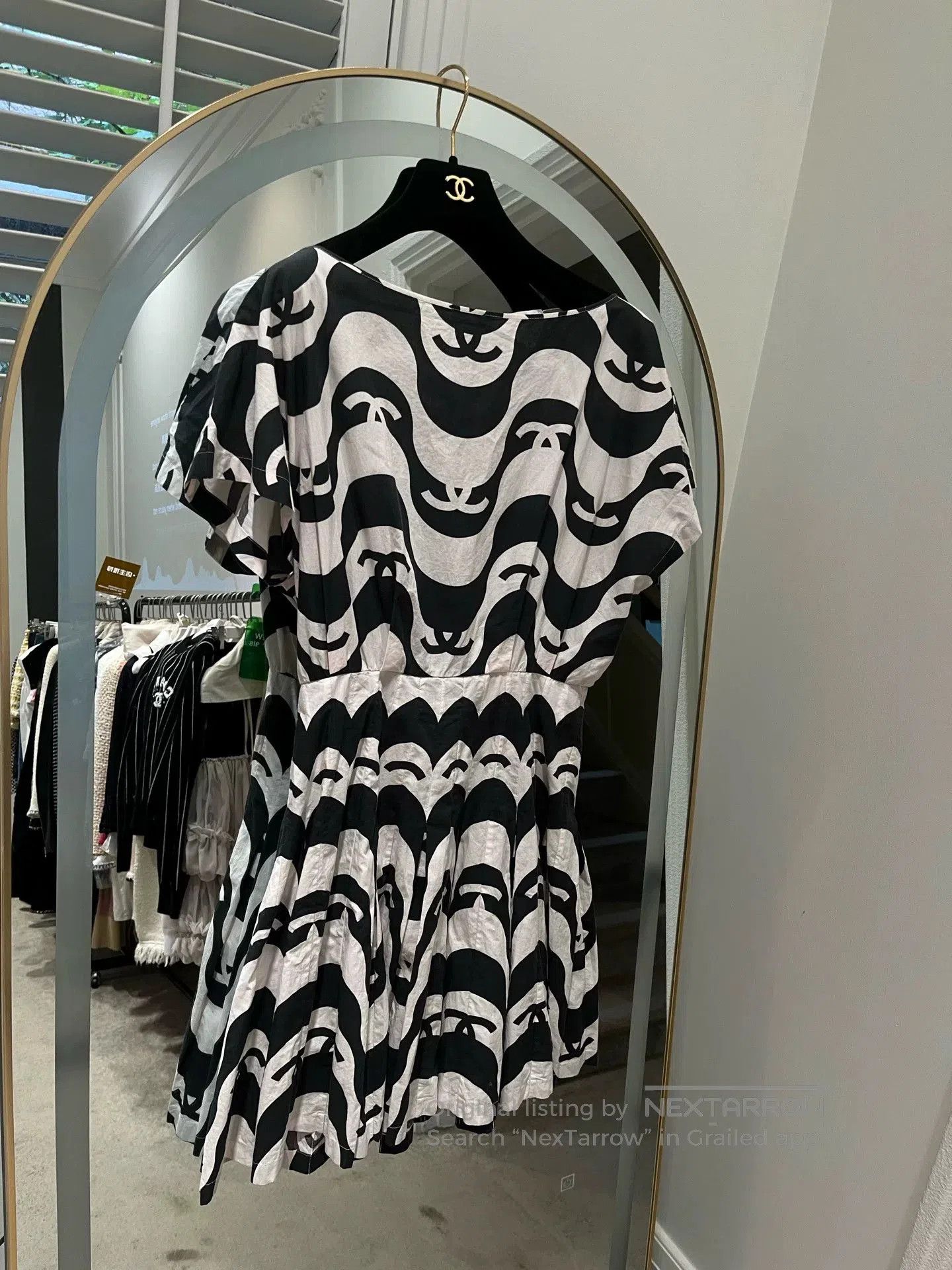 Chanel Chanel 21p black and white wavy dress fr36. Size US 36 / EU 52 - 1 Thumbnail